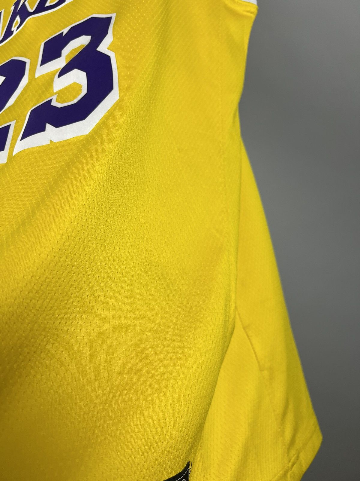 Nike Los Angeles Lakers Lebron James 23 Jersey Size US M / EU 48-50 / 2 - 3 Thumbnail