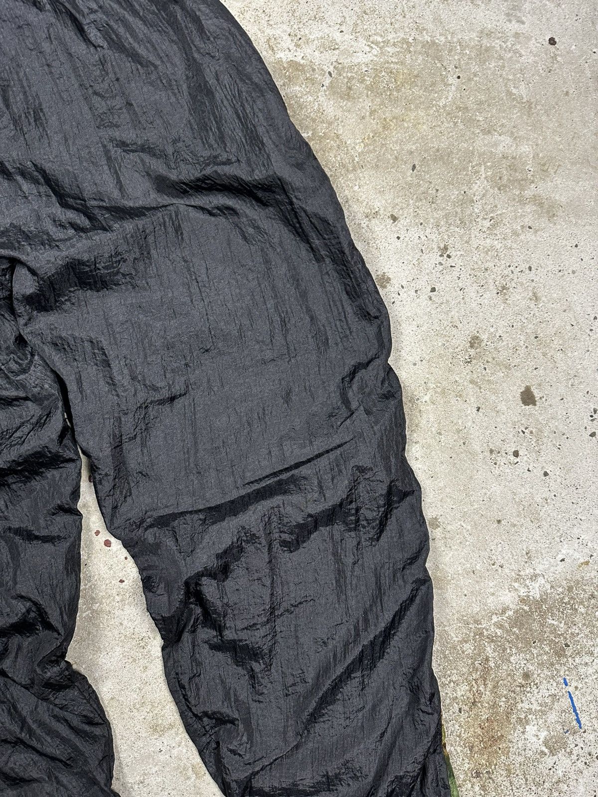 Sergio Tacchini Vintage 90s Sergio Tacchini Black Baggy Track Pants Taped Size US 34 / EU 50 - 14 Thumbnail