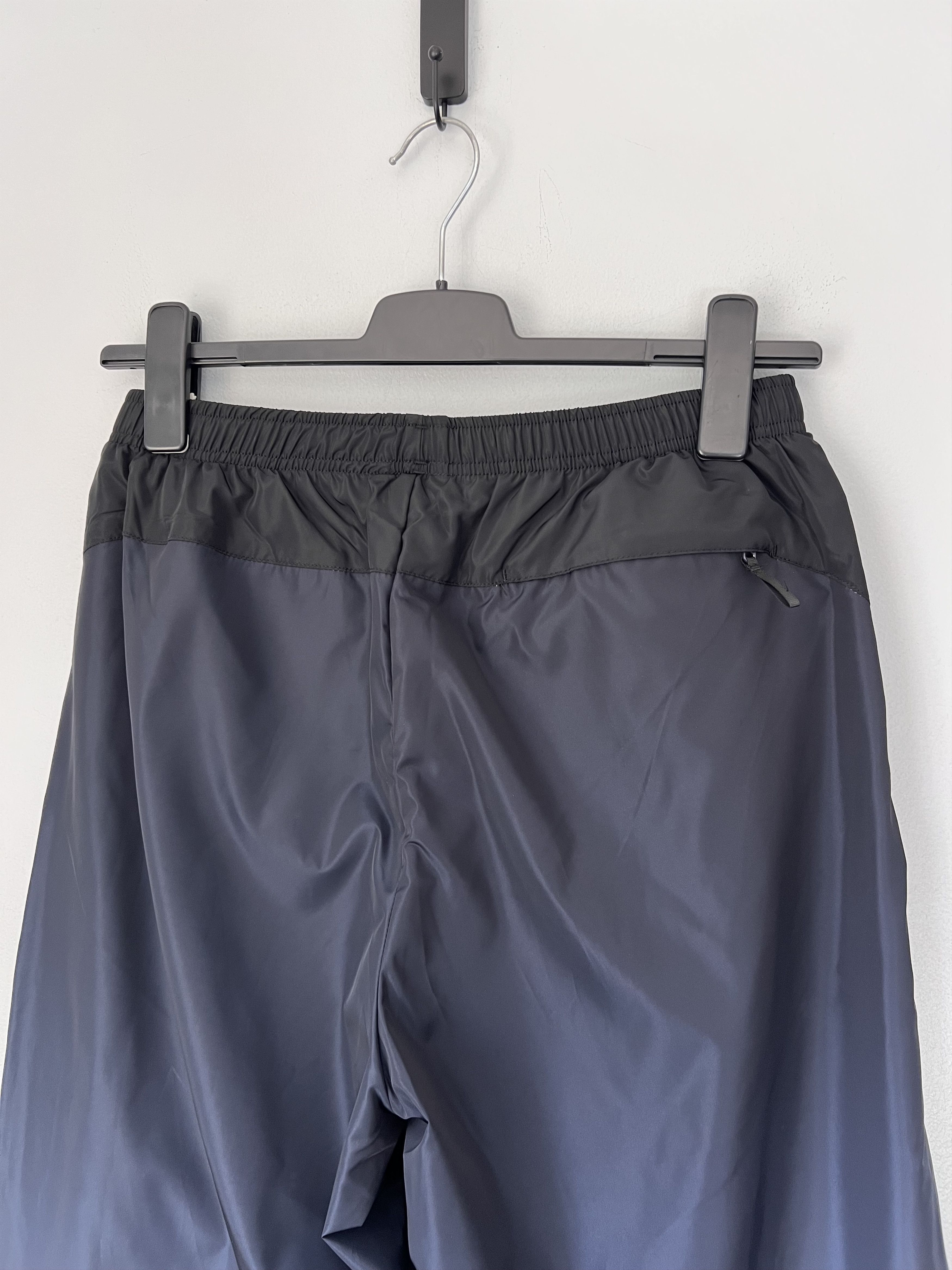 Supreme × Umbro Supreme Umbro Gradient Track Pants in Black Size US 34 / EU 50 - 5 Thumbnail