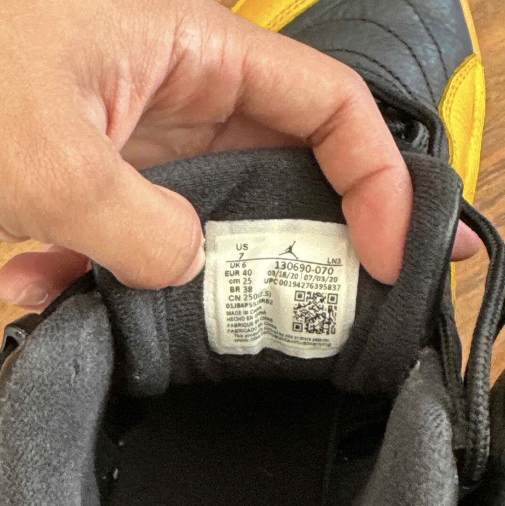 Jordan Brand Jordan 12 Retro black yellow basketball shoes Size 7 Size US 7 / EU 40 - 10 Thumbnail