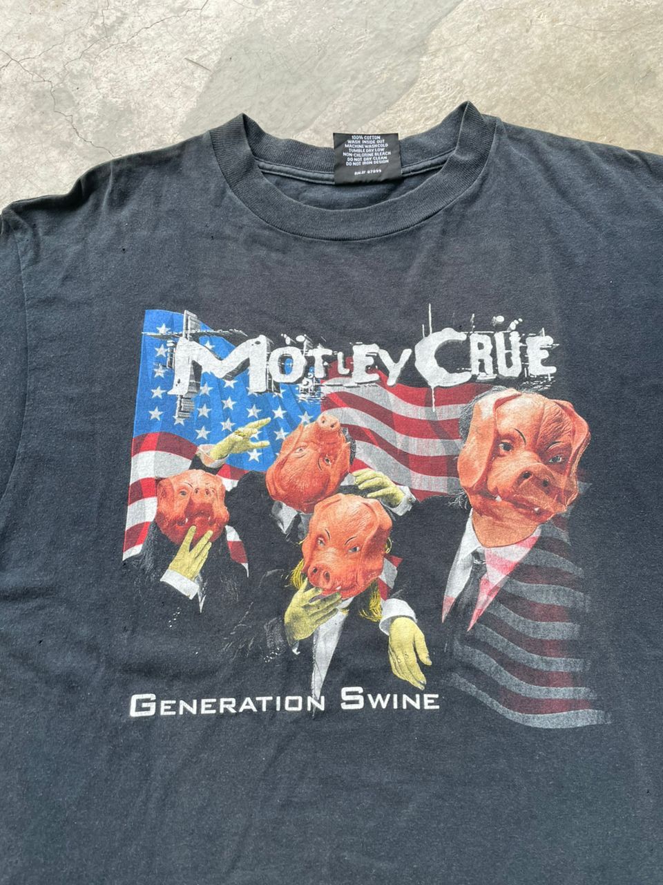 Band Tees Vintage 90s Motley Crue PIG Generation Swine band Tees Size US L / EU 52-54 / 3 - 7 Thumbnail