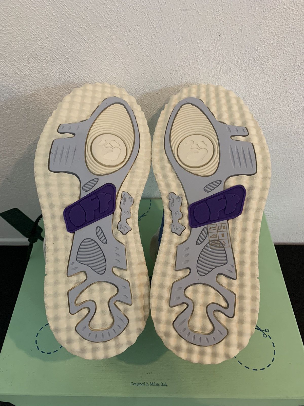 Off-White Off-White MidTop Sponge SNKRS Pristine Size US 7 / EU 40 - 20 Thumbnail