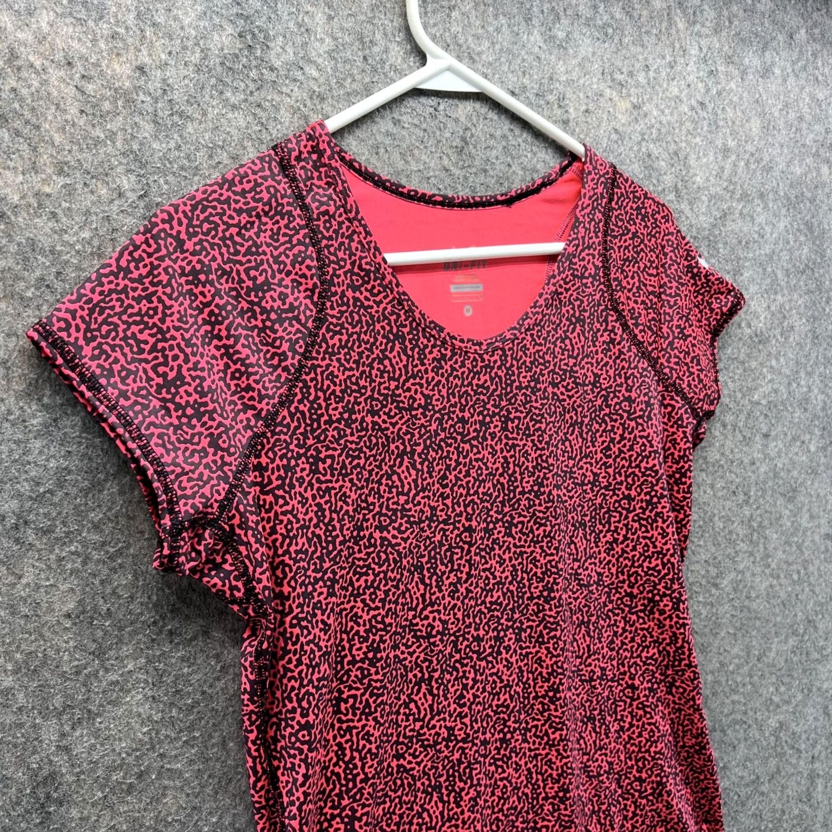 Nike Nike Shirt Women Medium Pink Athletic Dri Fit Polyester Tennis Short Sleeve Round Neck Training Size M / US 6-8 / IT 42-44 - 3 Thumbnail
