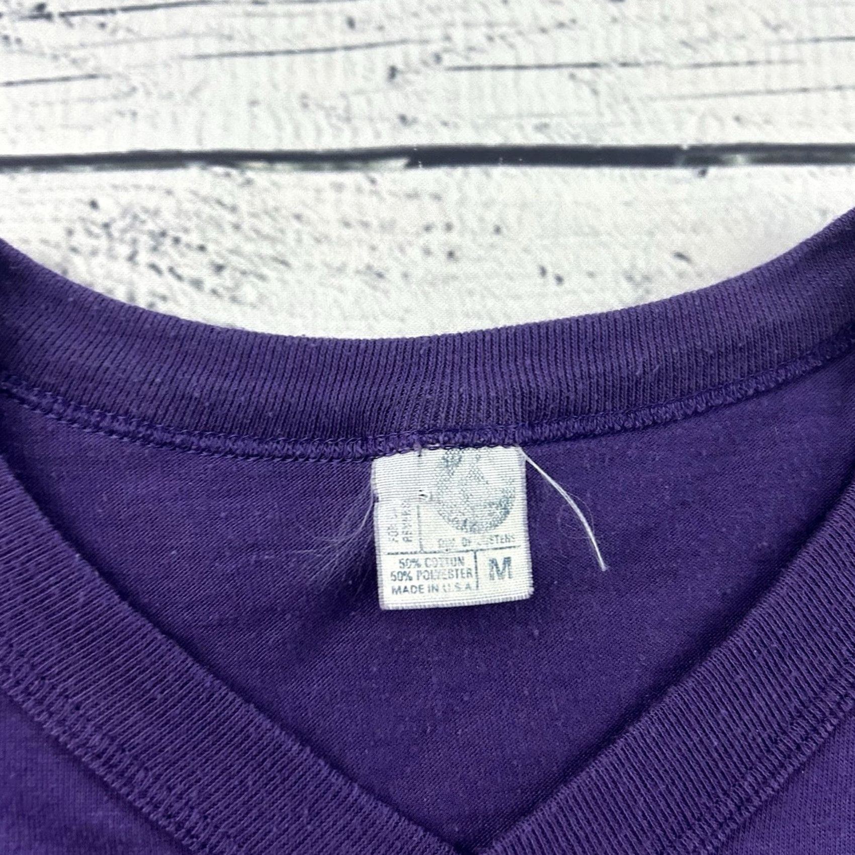 Vintage Vintage Washington Huskies Short Sleeve V Neck T Shirt Men's M Purple Size US M / EU 48-50 / 2 - 3 Thumbnail