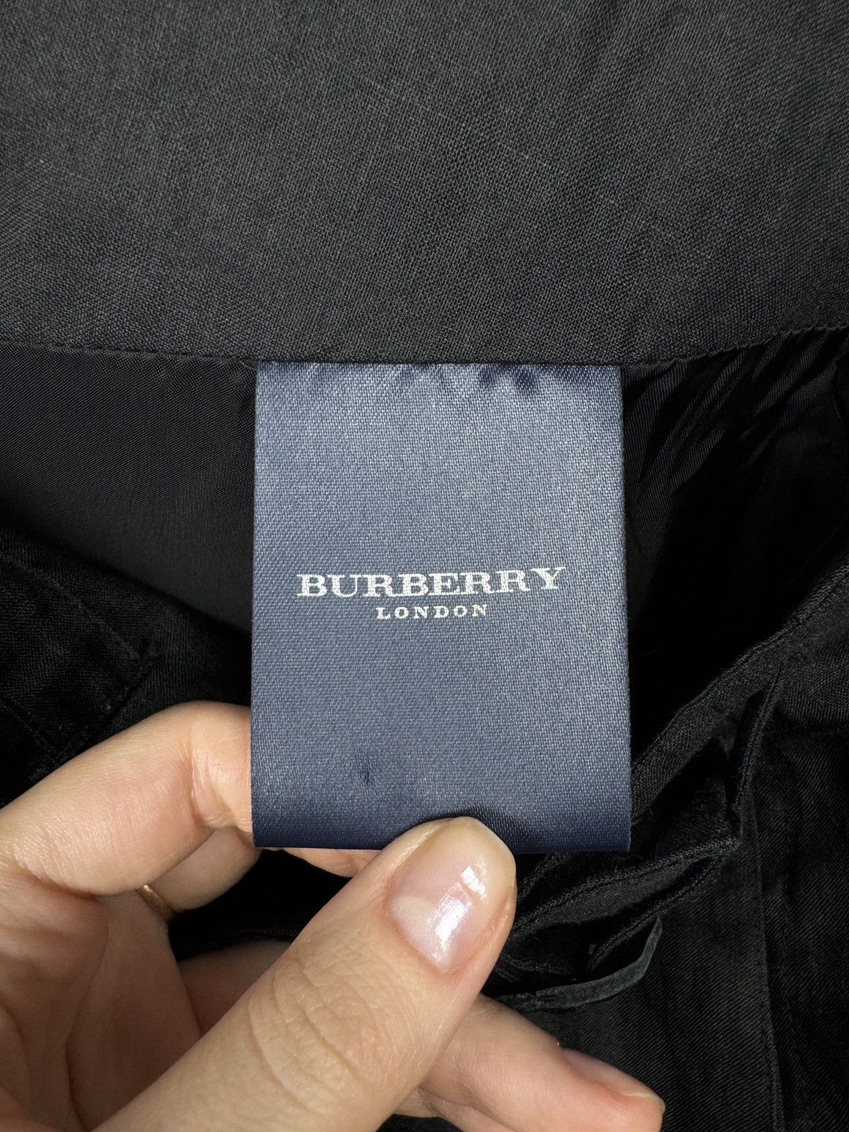 Burberry Burberry London 100% Bamboo fabric made in italy midi skirt Size 30" / US 8 / IT 44 - 8 Thumbnail