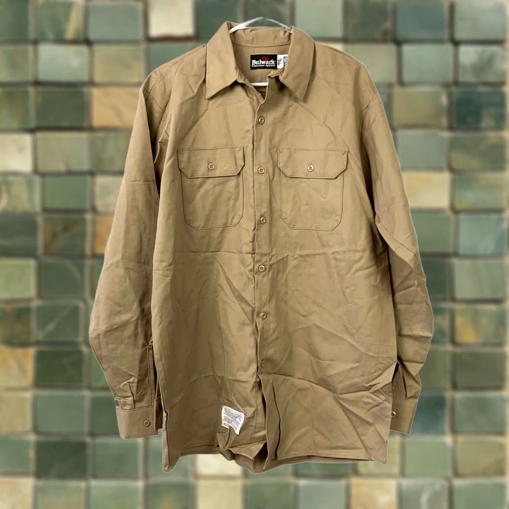Vintage Bulwark Excel FR Flame Resistant Work Shirt Men's Large Regular Khaki Tan Size US L / EU 52-54 / 3 - 1 Thumbnail