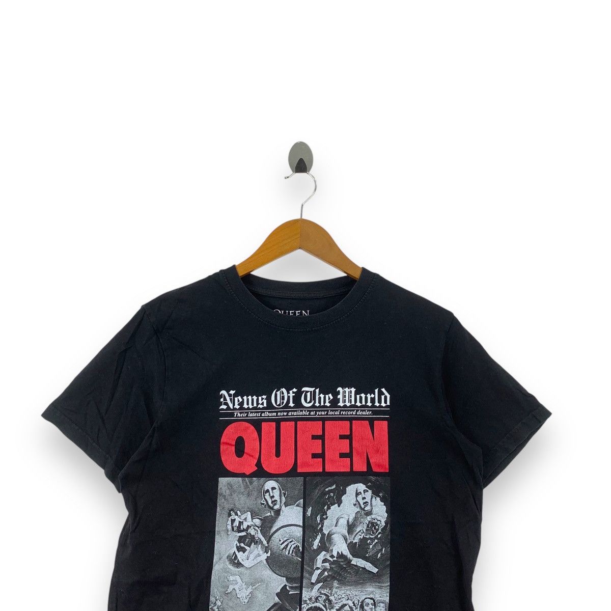 Band Tees QUEEN NEWS OF THE WORLD Album Promo Official Tee Shirt Top Size US M / EU 48-50 / 2 - 2 Thumbnail