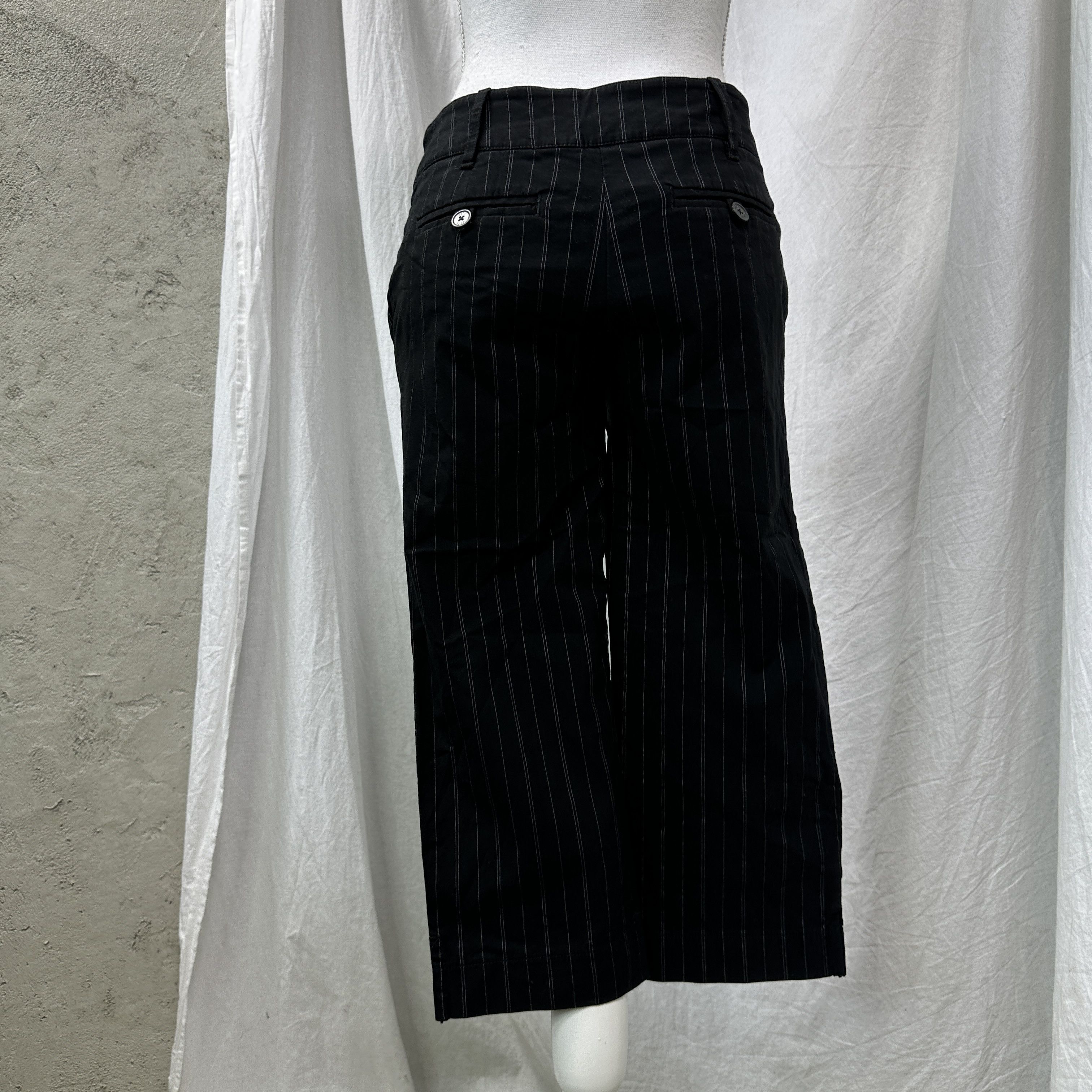 Vintage Vintage Avant Garde Opium Capri Pinstripe 00s Shorts Size 25" / US 0 / IT 36 - 4 Thumbnail