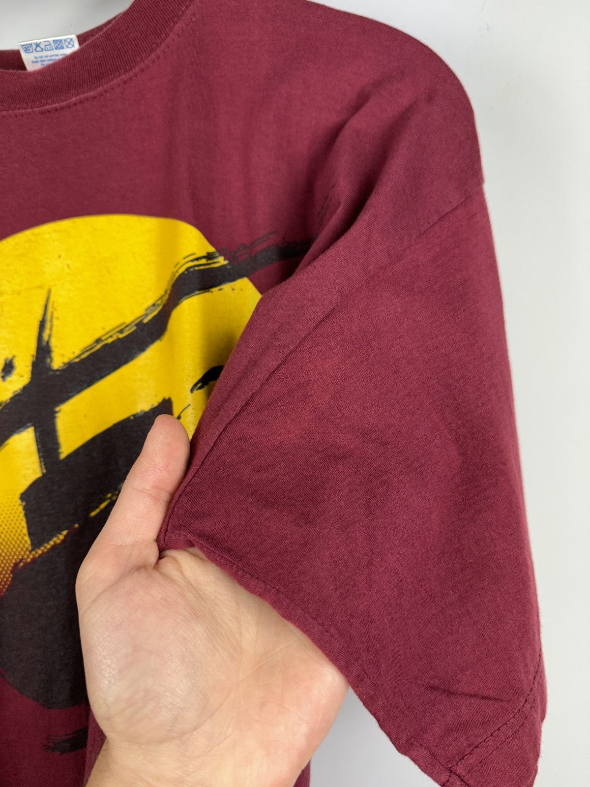 Vintage Vintage 1988 Miss Saigon Graphic Movie T-shirt Size US XL / EU 56 / 4 - 9 Thumbnail