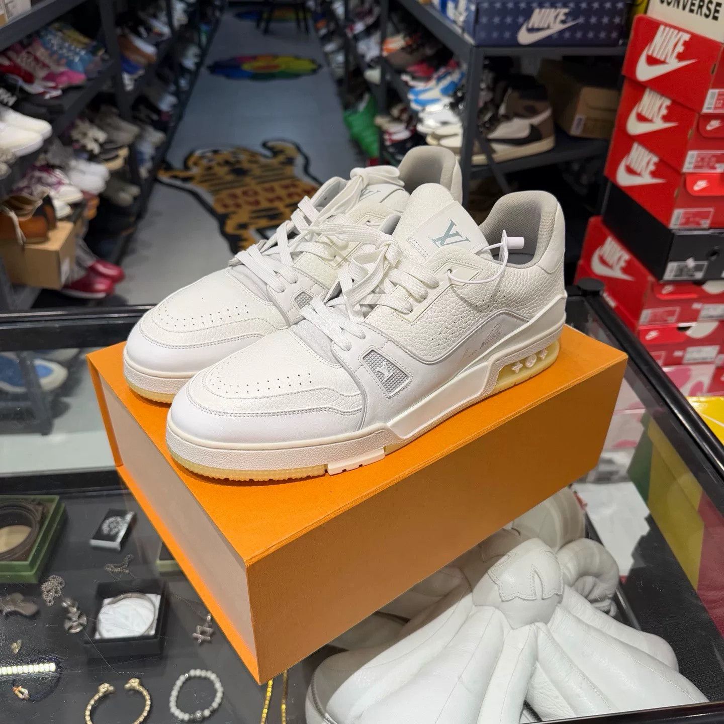 Louis Vuitton Louis Vuitton White Lowtop Sneakers 11.5 Men Size US 11.5 / EU 44-45 - 1 Thumbnail