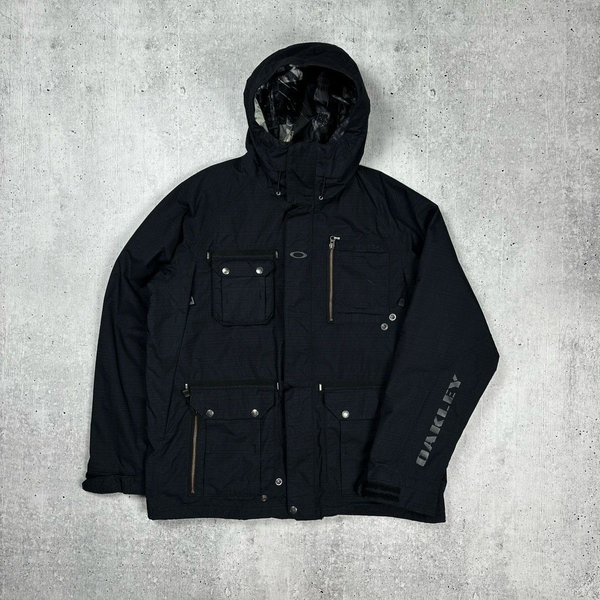 image of Vintage Oakley Tech Functional Multipocket Ski Jacket in Black, Men's (Size Medium)