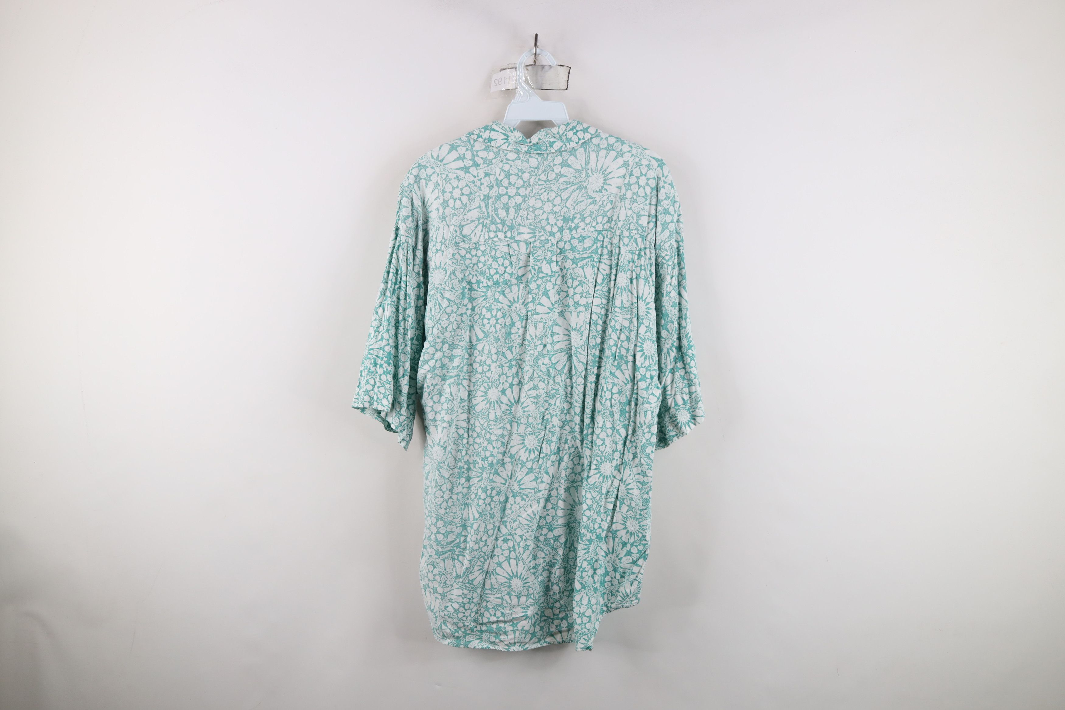 Vintage Vintage 90s Streetwear Abstract Flower Surf Button Shirt Size US L / EU 52-54 / 3 - 9 Thumbnail