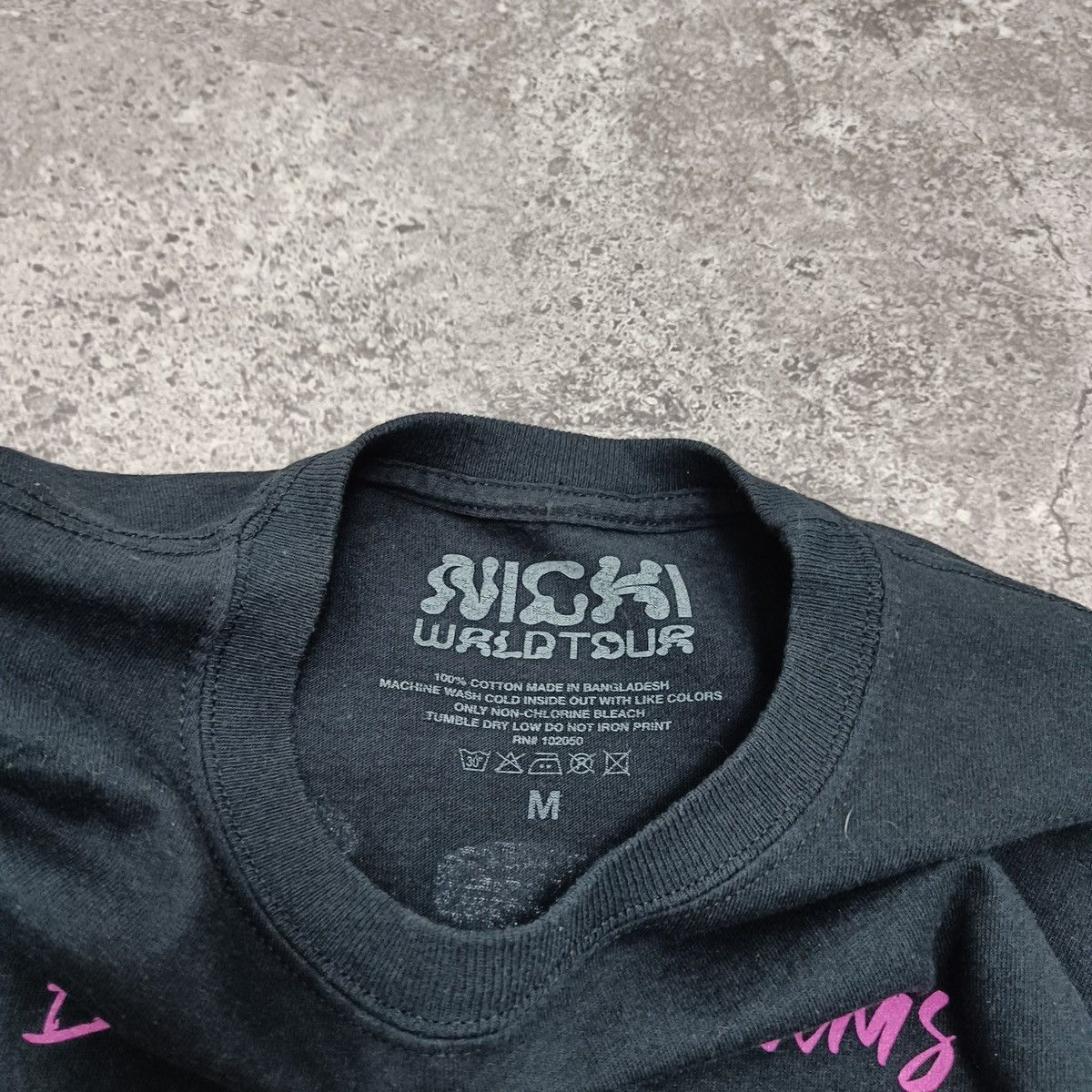 Band Tees Nicki Minaj Barbie Dreams World Tour longsleev y2k hype rap Size US M / EU 48-50 / 2 - 8 Thumbnail