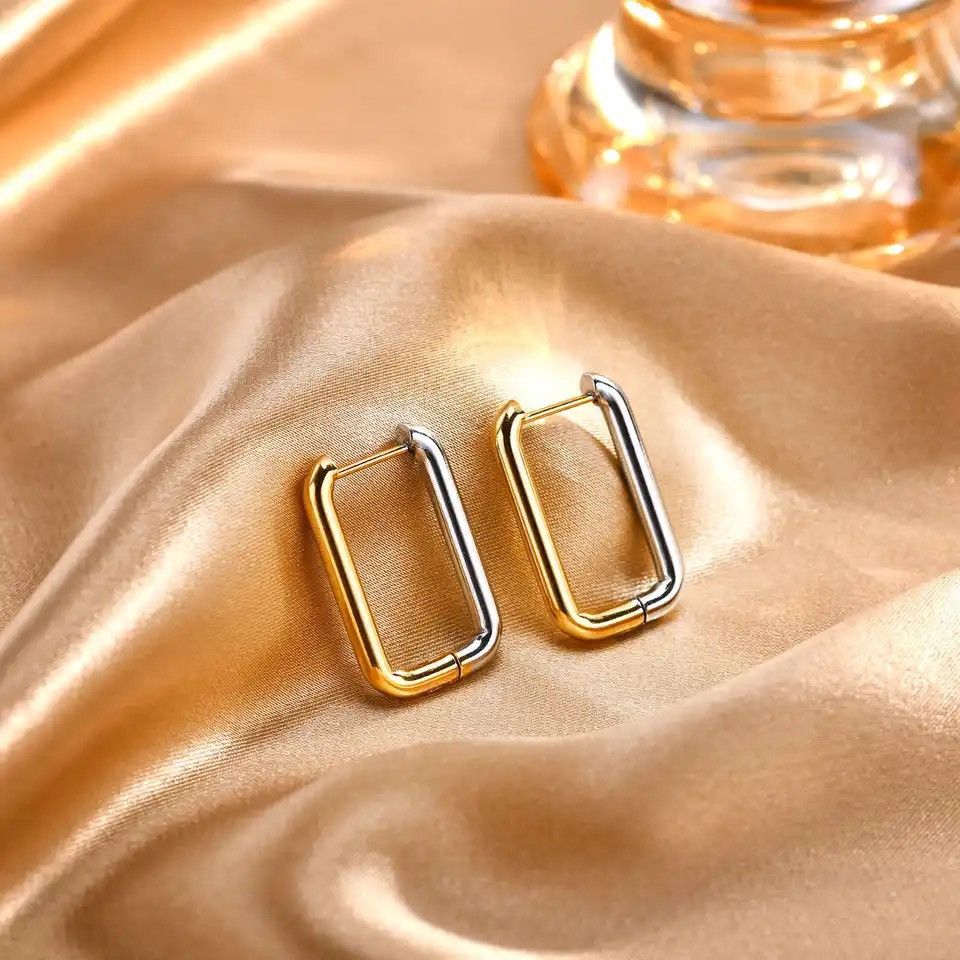 Other Chic Hoop Earrings Size ONE SIZE - 1 Thumbnail