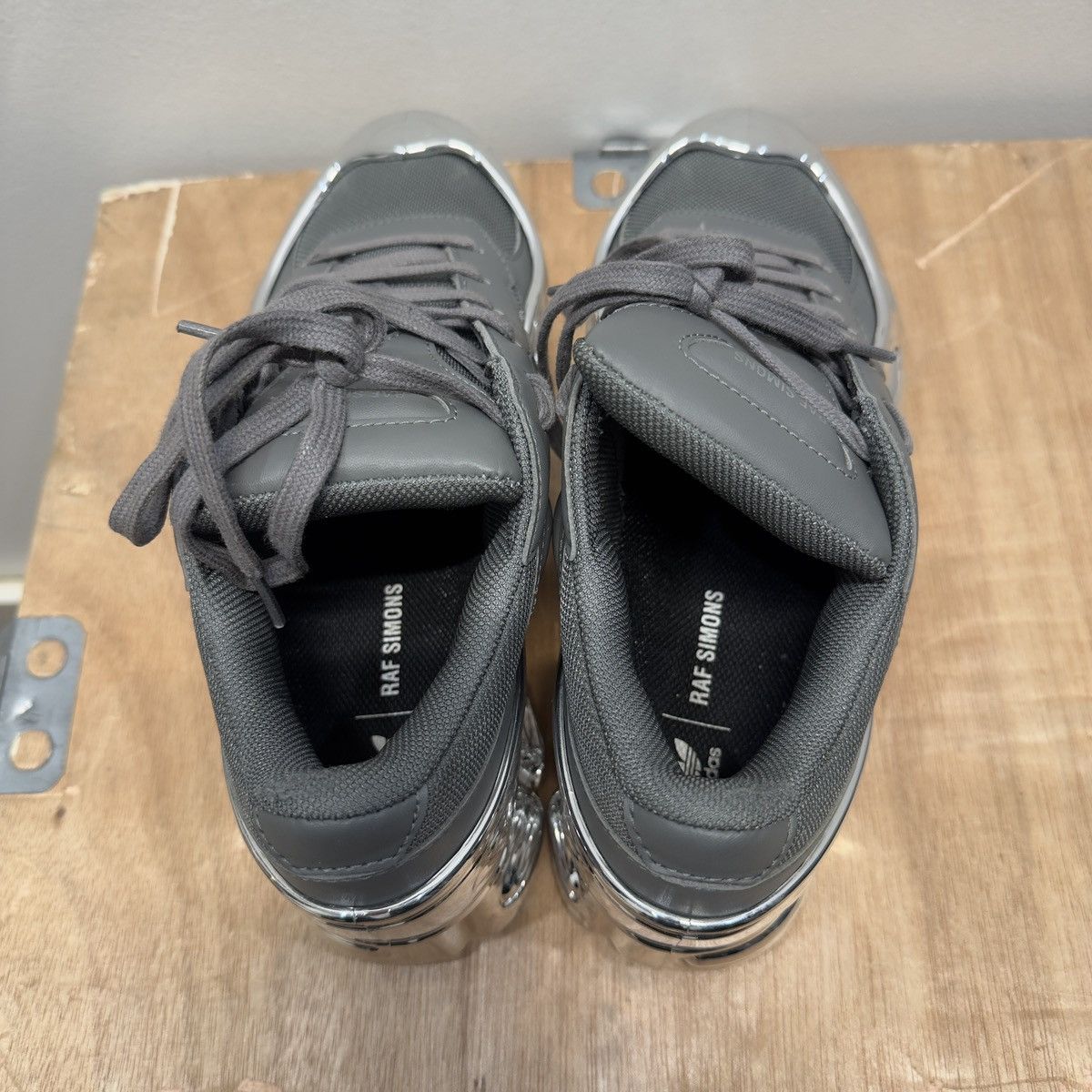 Adidas × Raf Simons Raf Simons Adidas Ozweego Ash Grey Mirror Chrome Sneakers Size US 7.5 / EU 40-41 - 15 Thumbnail