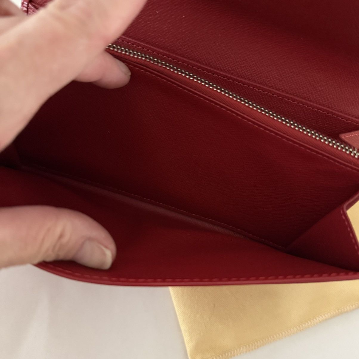 Louis Vuitton Louis Vuitton Epi Rouge / Red Sarah Textured Leather Wallet Size ONE SIZE - 11 Thumbnail
