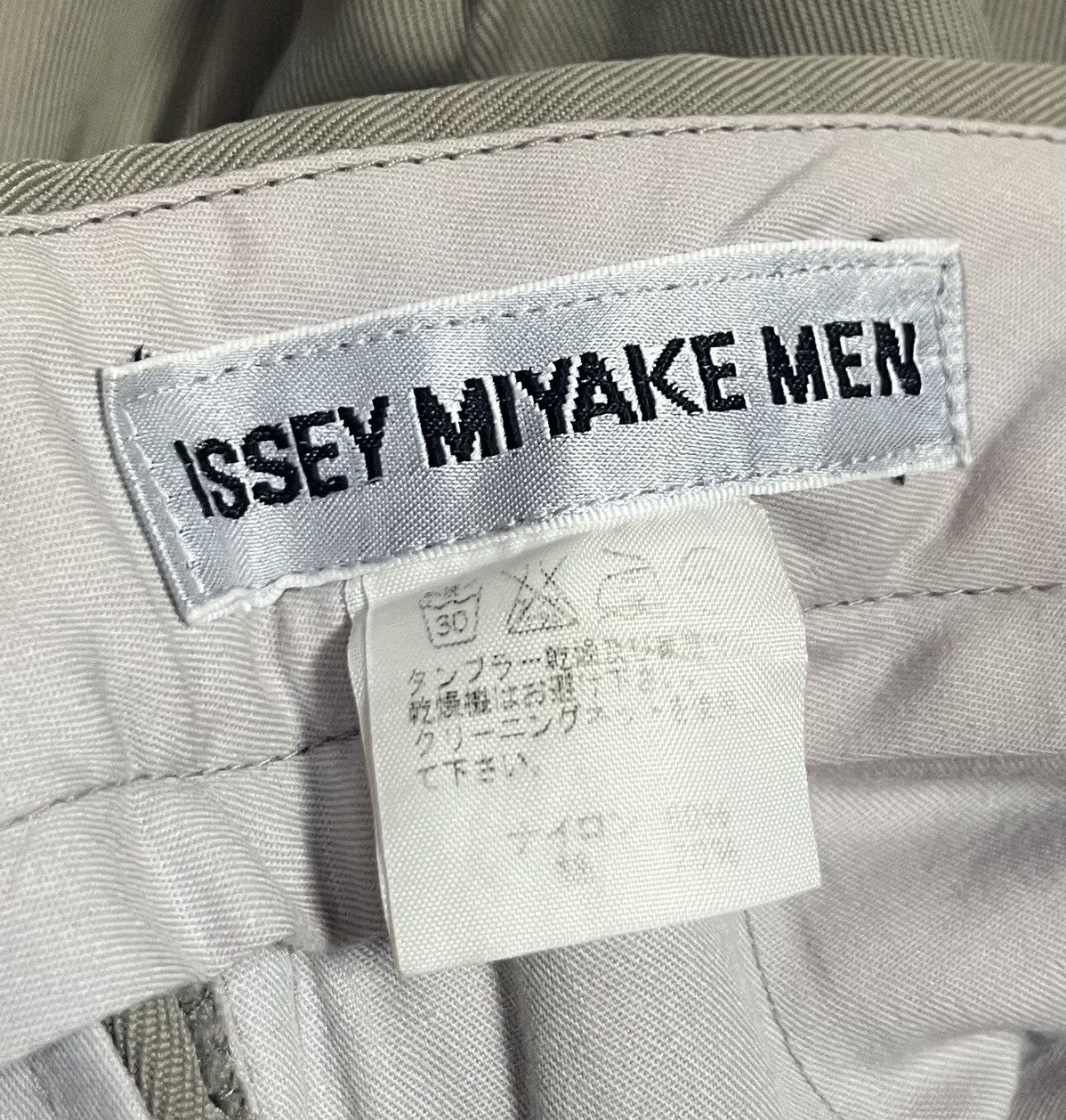 Issey Miyake TAX FREE 🇺🇸 issey miyake men belted cream straight trousers Size US 29 - 6 Thumbnail