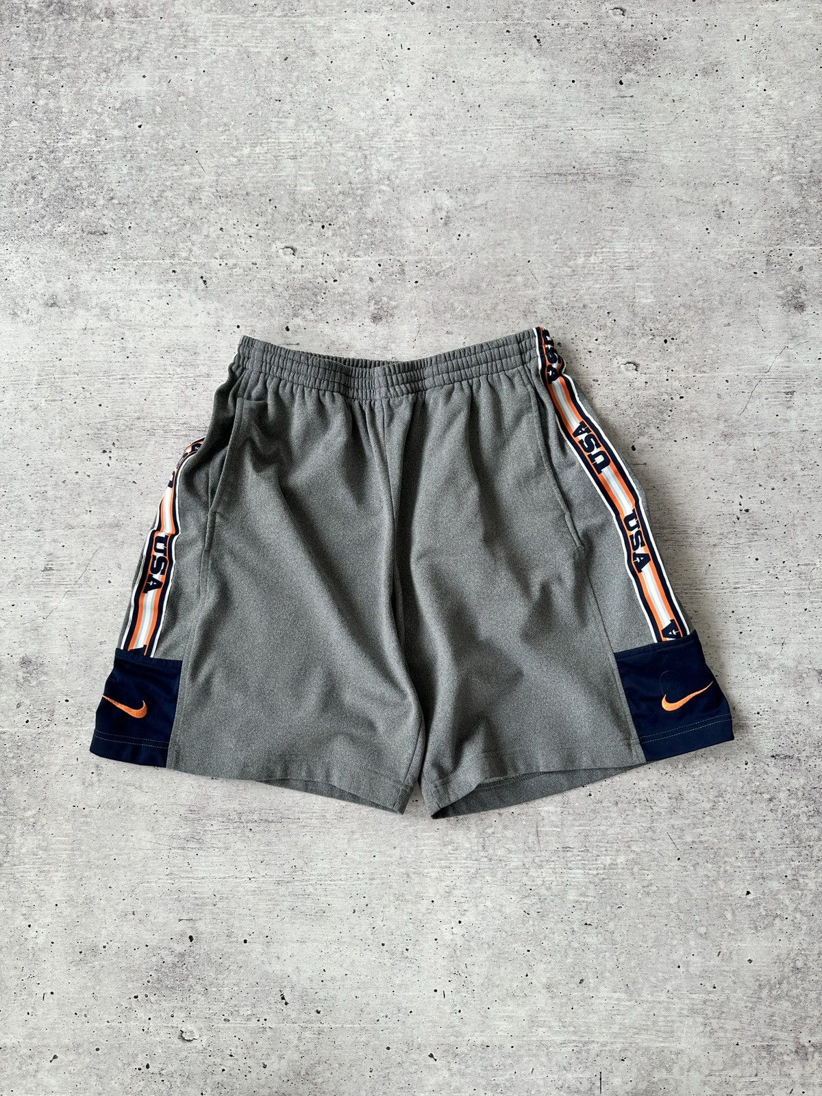 Nike × Vintage Vintage Nike USA Shorts Size US 34 / EU 50 - 1 Thumbnail