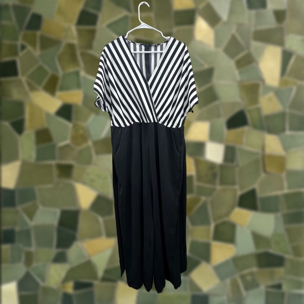 Vintage VINTAGE Bloomchic Jumpsuit One-Piece Womens 12 Black White Striped Short Sleeve Belted Pockets Button Summer Fall Spring Winter Size 34" / US 12 / IT 48 - 1 Thumbnail