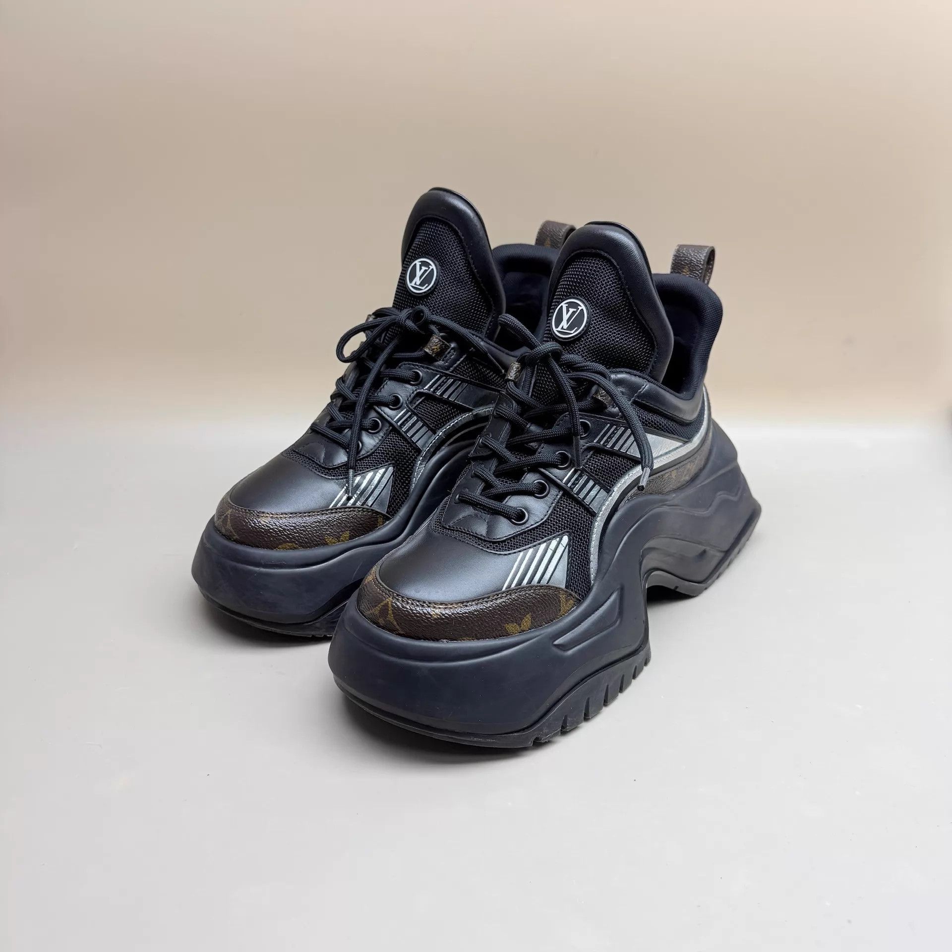 Louis Vuitton LV Black Brown Monogram Arch 2.0 Sneaker 95 New 38.5 EU Size US 8 / IT 38 - 1 Thumbnail