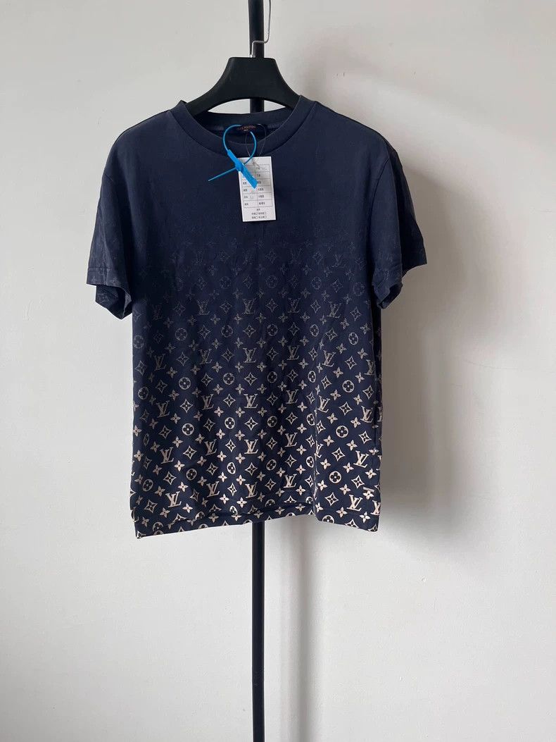 Louis Vuitton Louis Vuitton Round Neck Gradient Full Print Short Sleeve Size US XS / EU 42 / 0 - 1 Thumbnail