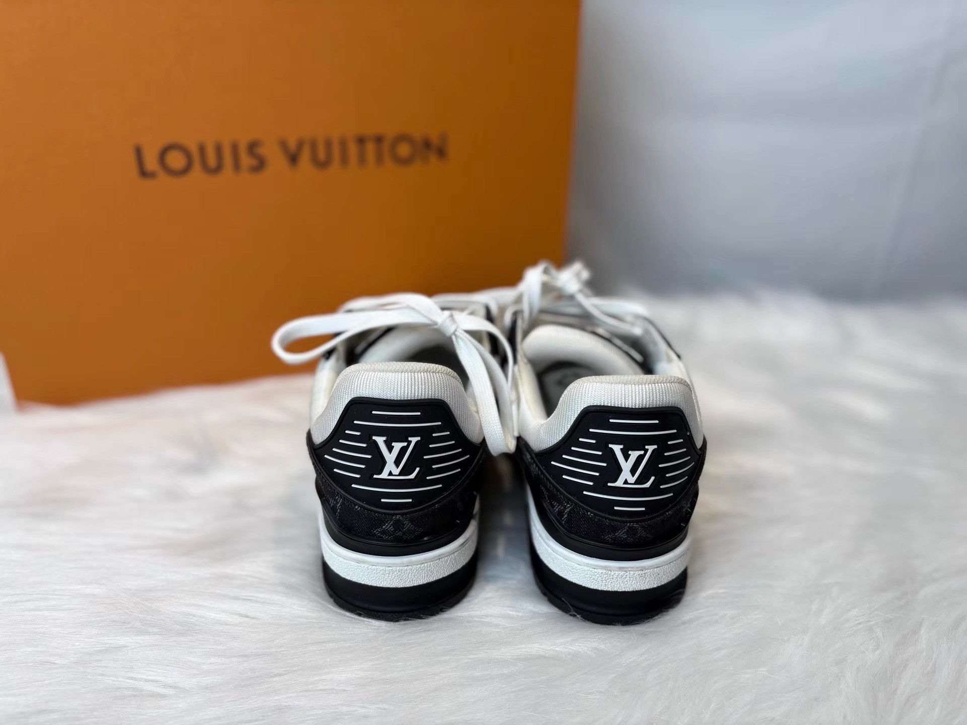 Louis Vuitton Louis Vuitton Black Denim Monogram Trainer Sneakers K36 Size US 5 / IT 35 - 3 Thumbnail