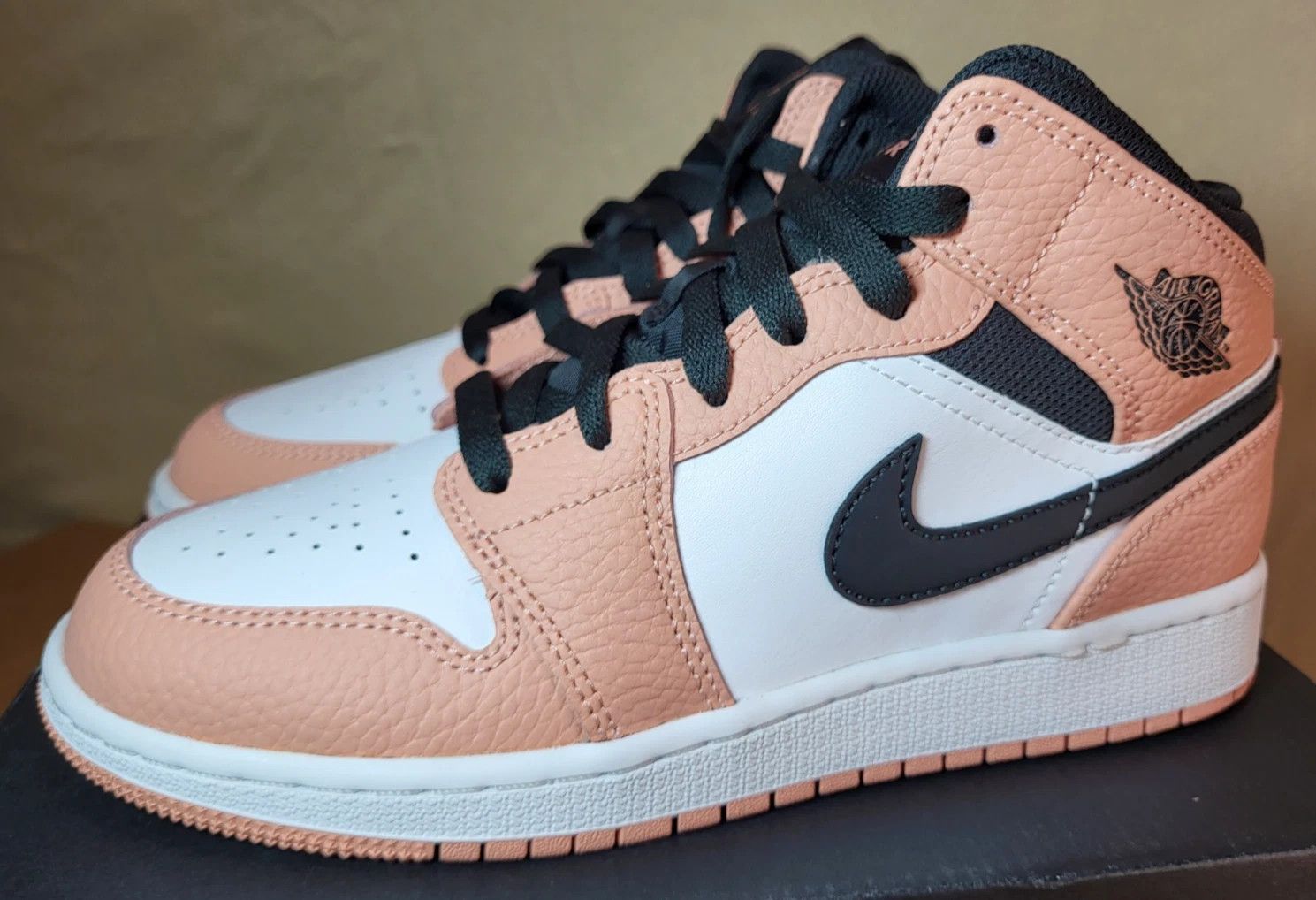 Nike Nike Air Jordan 1 Mid “Pink Quartz” (GS) – 555112‑603 Size US 6 / IT 36 - 1 Thumbnail
