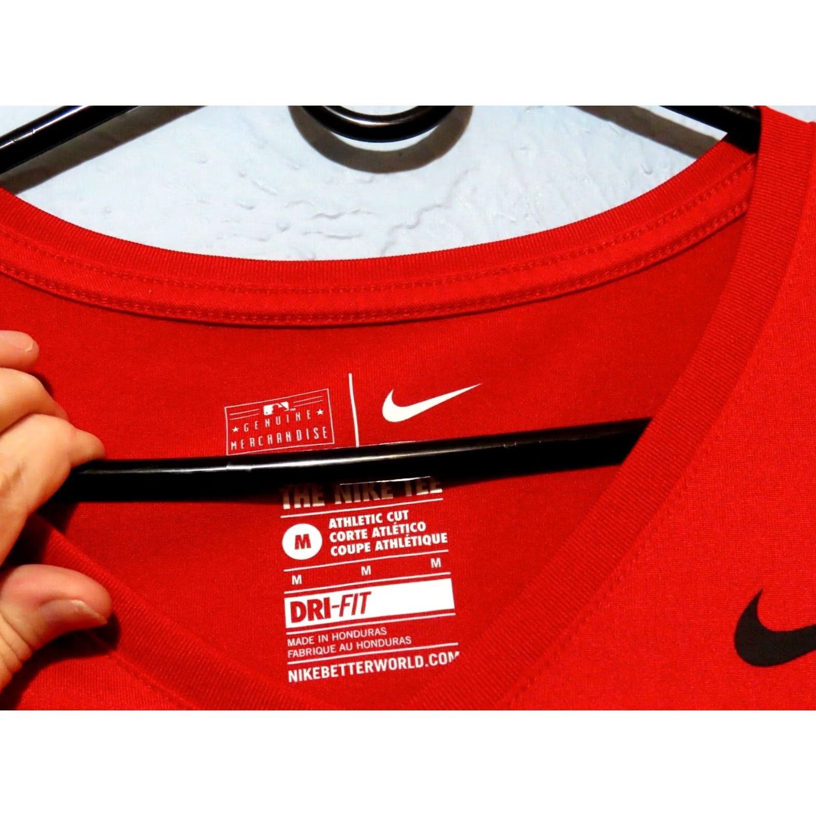 Nike VINTAGE? The Nike Dri-FIT Tee Women's M V-Neck Cincinnati Reds Shirt NWOT Size M / US 6-8 / IT 42-44 - 5 Thumbnail