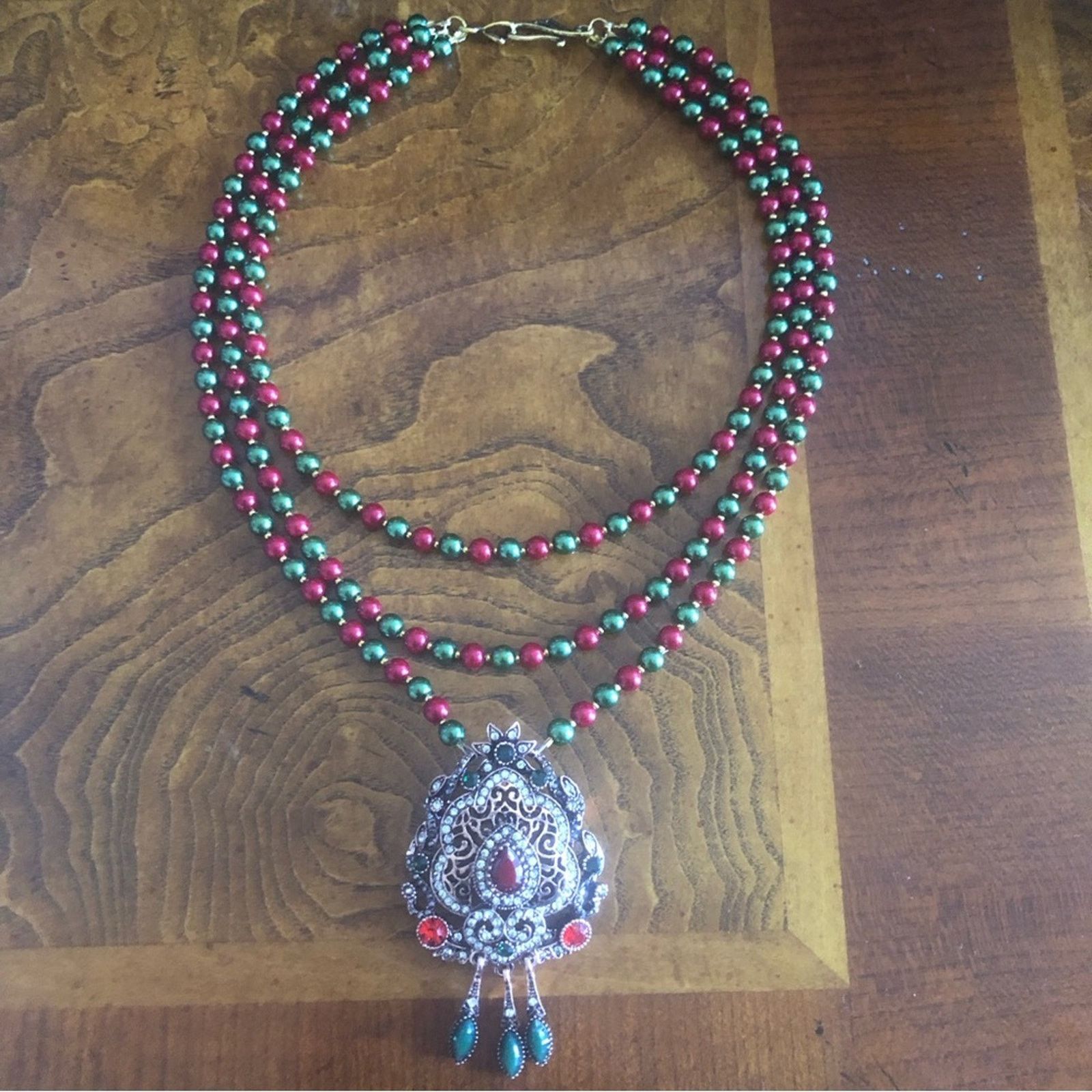 Handmade Handcrafted regal look ruby & emerald amulet Pearl necklace Size ONE SIZE - 11 Thumbnail