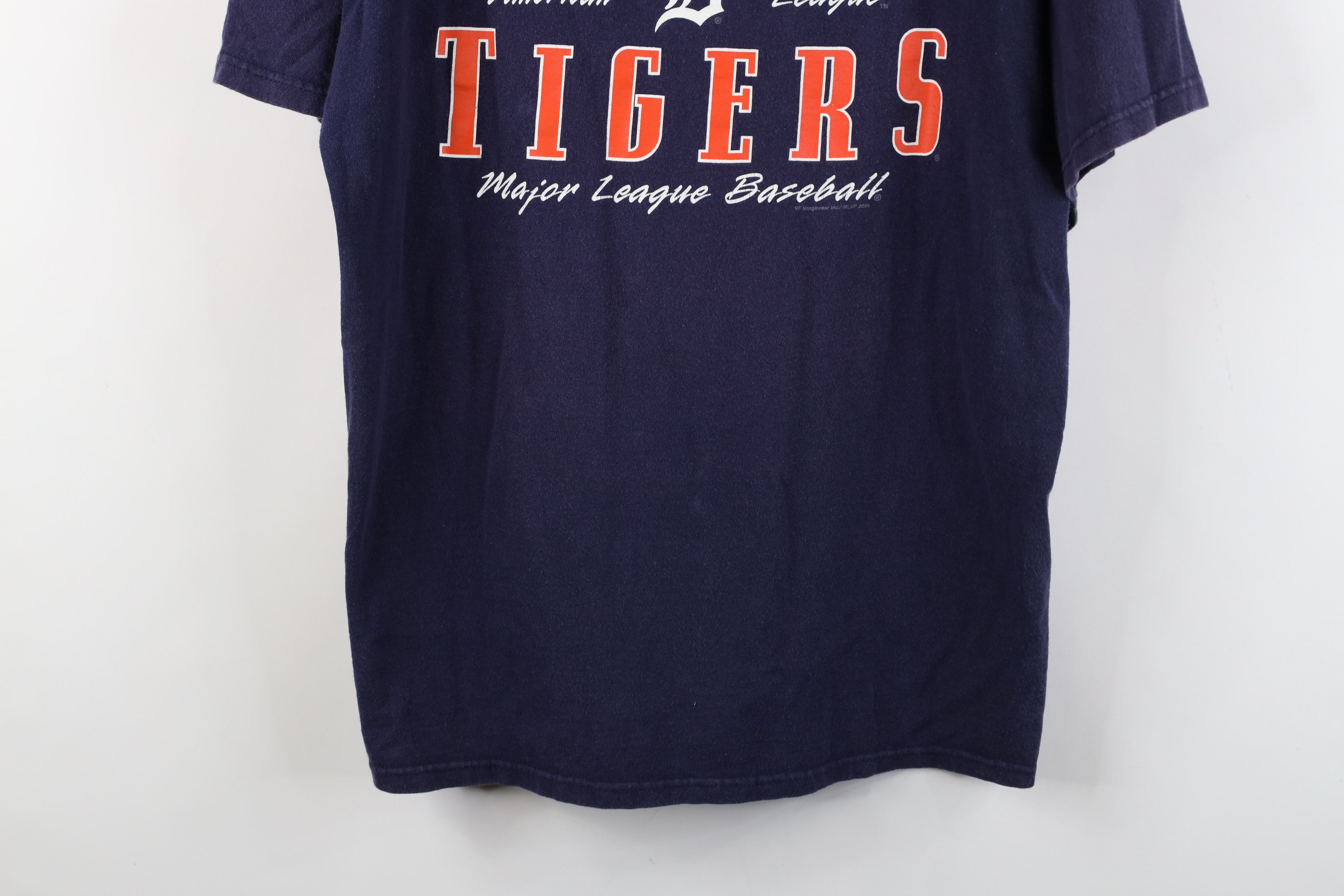 Vintage Vintage Y2K 2004 Tigers Baseball Old English D T-Shirt Size US L / EU 52-54 / 3 - 3 Thumbnail