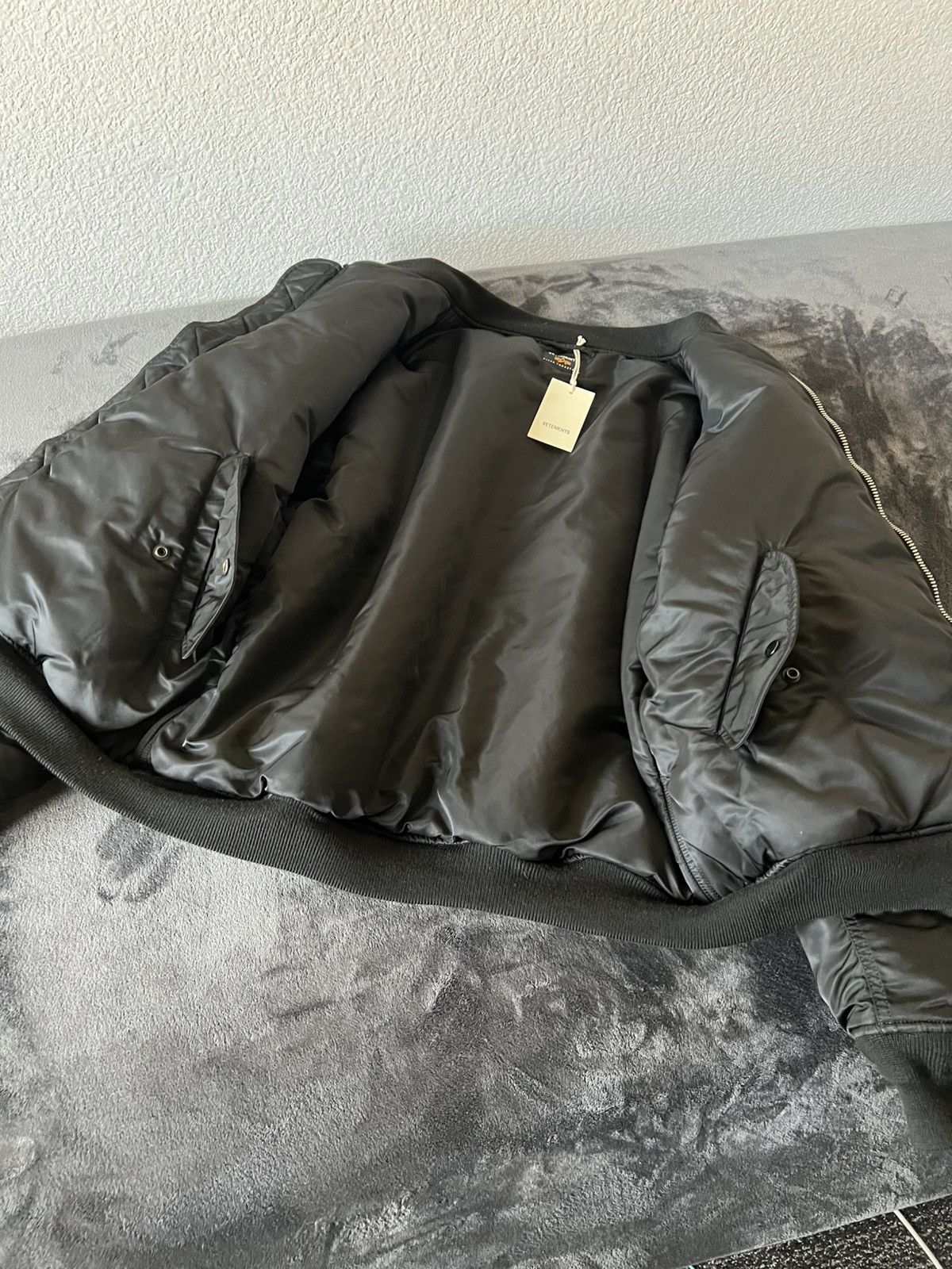 Vetements VETEMENTS FW19 RUNWAY BOMBER Size US XS / EU 42 / 0 - 6 Thumbnail