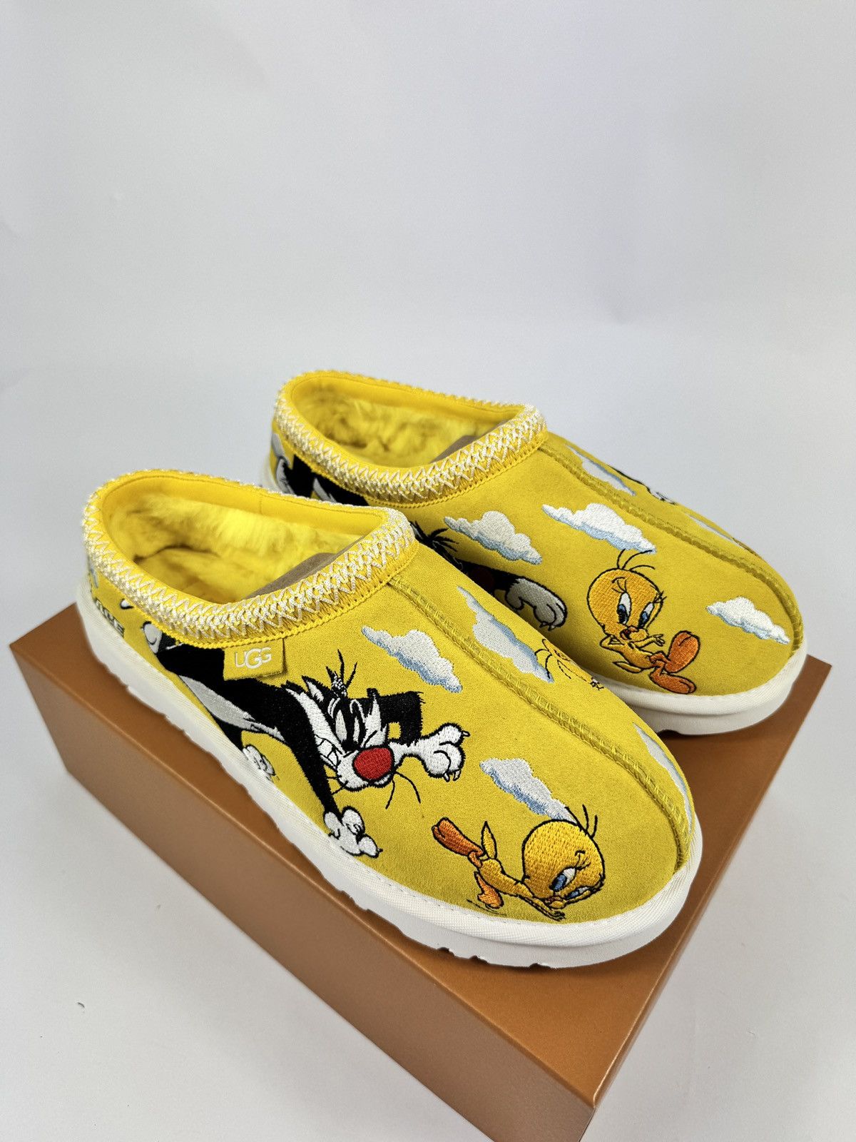 Palace × Ugg LOONEY TUNES UGGS Size US 10 / EU 43 - 2 Thumbnail