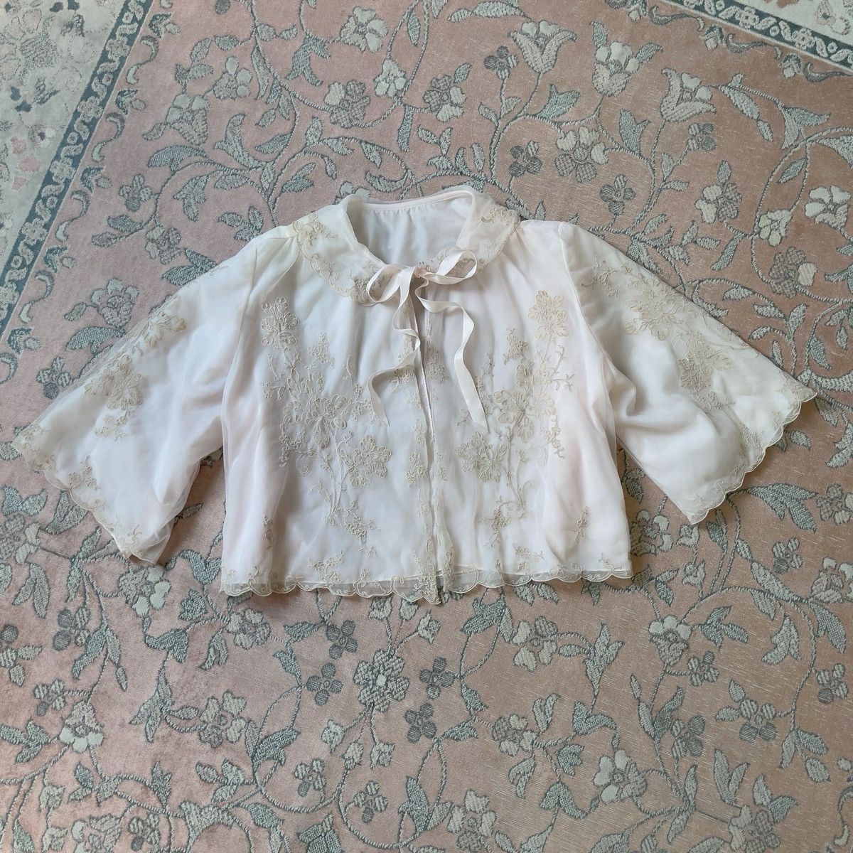 Vintage Vintage 1960s Pale Pink Embroidered Chiffon Bed Jacket (S–M) Size M / US 6-8 / IT 42-44 - 3 Thumbnail