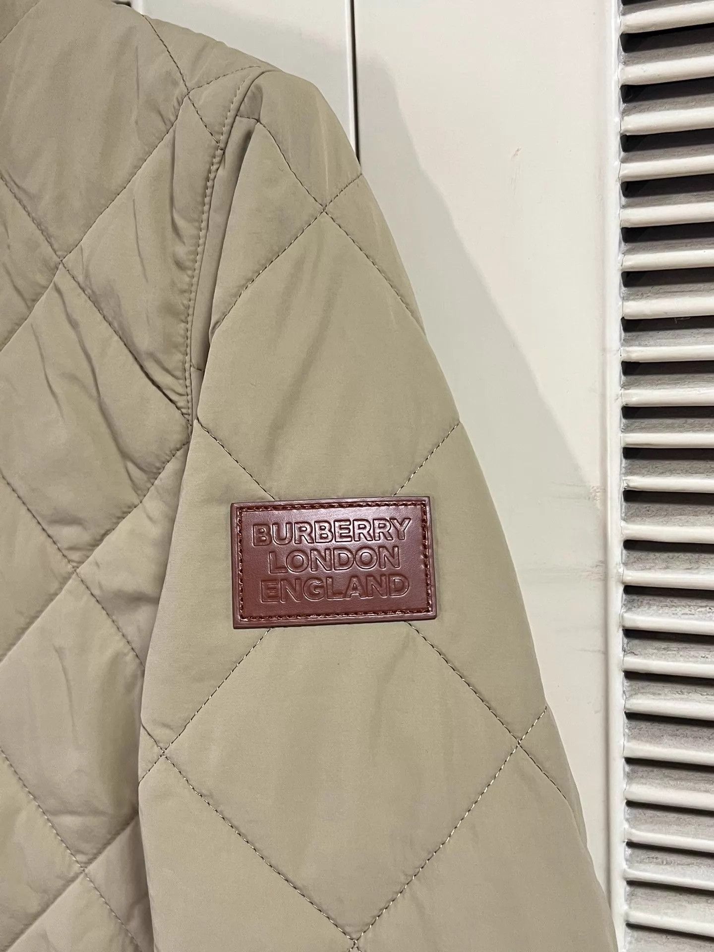 Burberry Burberry quilted corduroy padded coat M like new Size M / US 6-8 / IT 42-44 - 5 Thumbnail