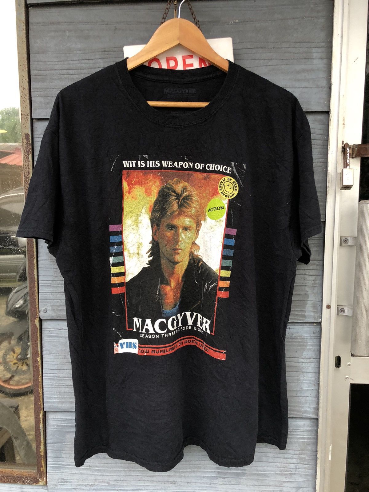 Vintage VINTAGE Y2K MACGYVER VHS MOVIE TEE Size US XL / EU 56 / 4 - 1 Thumbnail