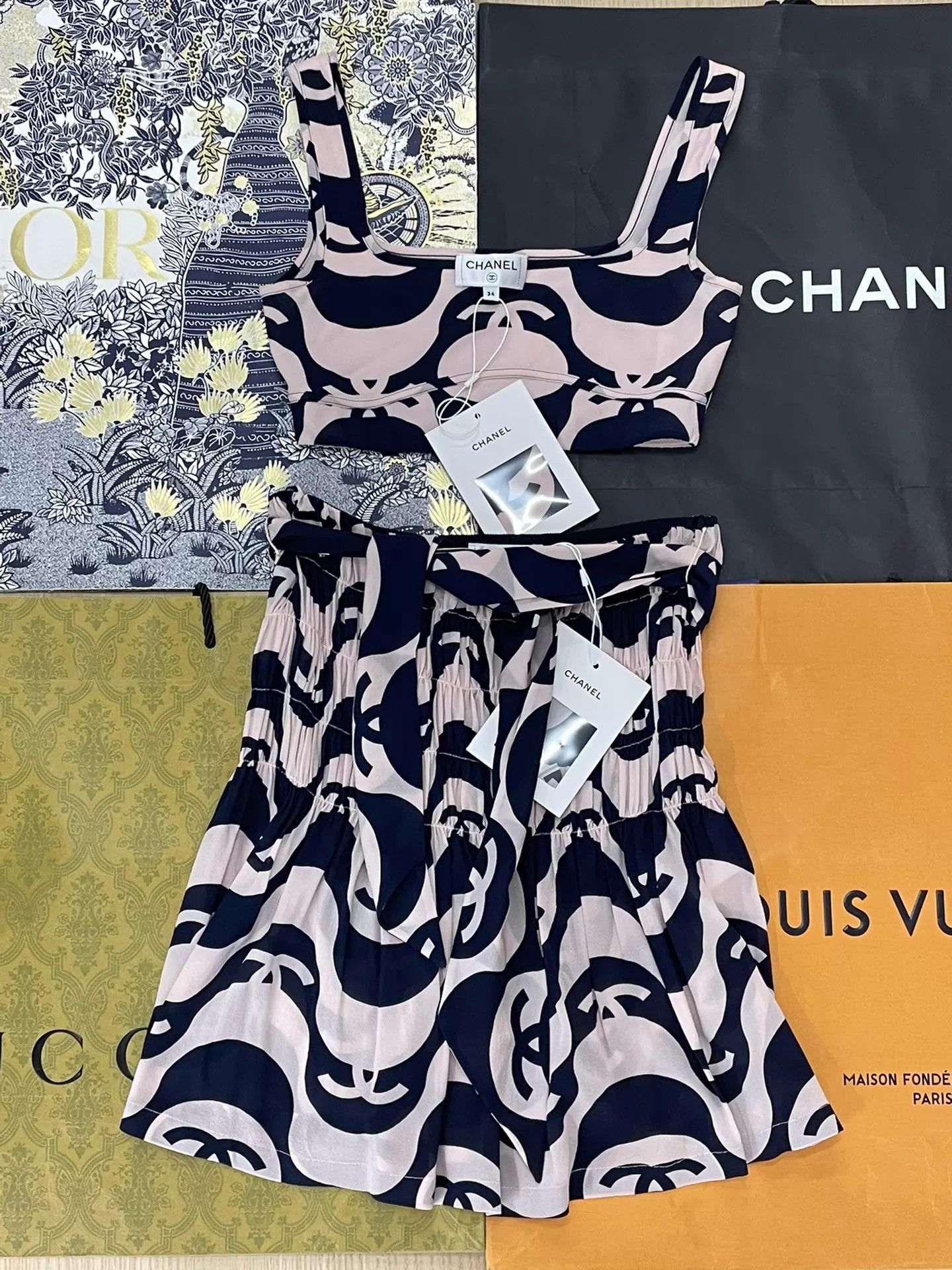 Chanel Chanel Pink & Blue Wave Print Silk Short Tank Top Size XS / US 0-2 / IT 36-38 - 1 Thumbnail