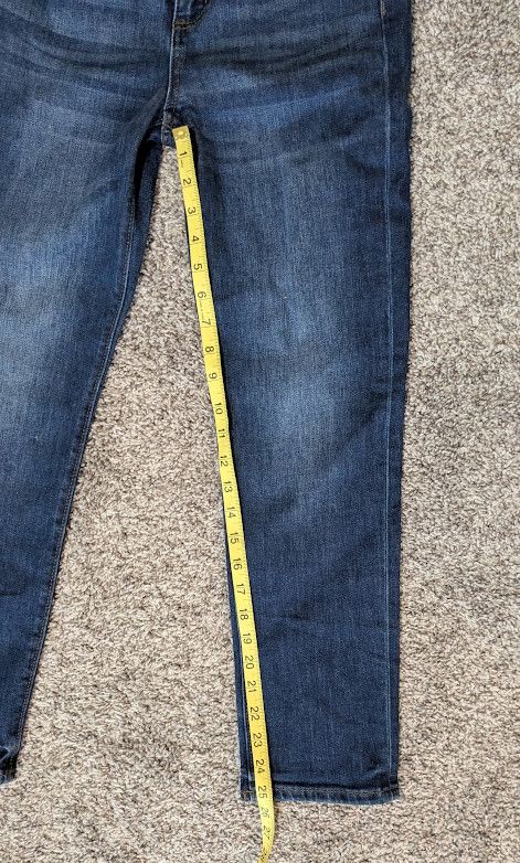 Ann Taylor Ann Taylor The Taper mid rise women's blue jean size 0P Size 26" / US 2 / IT 38 - 4 Thumbnail