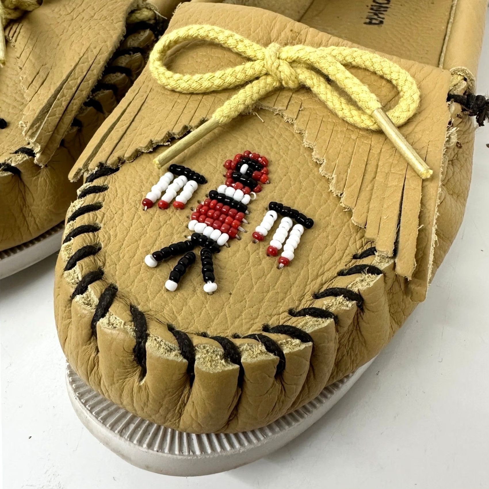 Minnetonka Minnetonka Moccasins Tan Thunderbird Beaded Leather Womens 9.5 Size US 10 / IT 40 - 3 Thumbnail