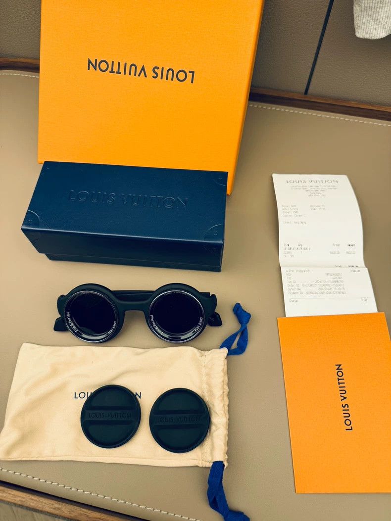 Louis Vuitton Louis Vuitton Round Black Sunglasses Z2386U - dmc Size ONE SIZE - 1 Thumbnail