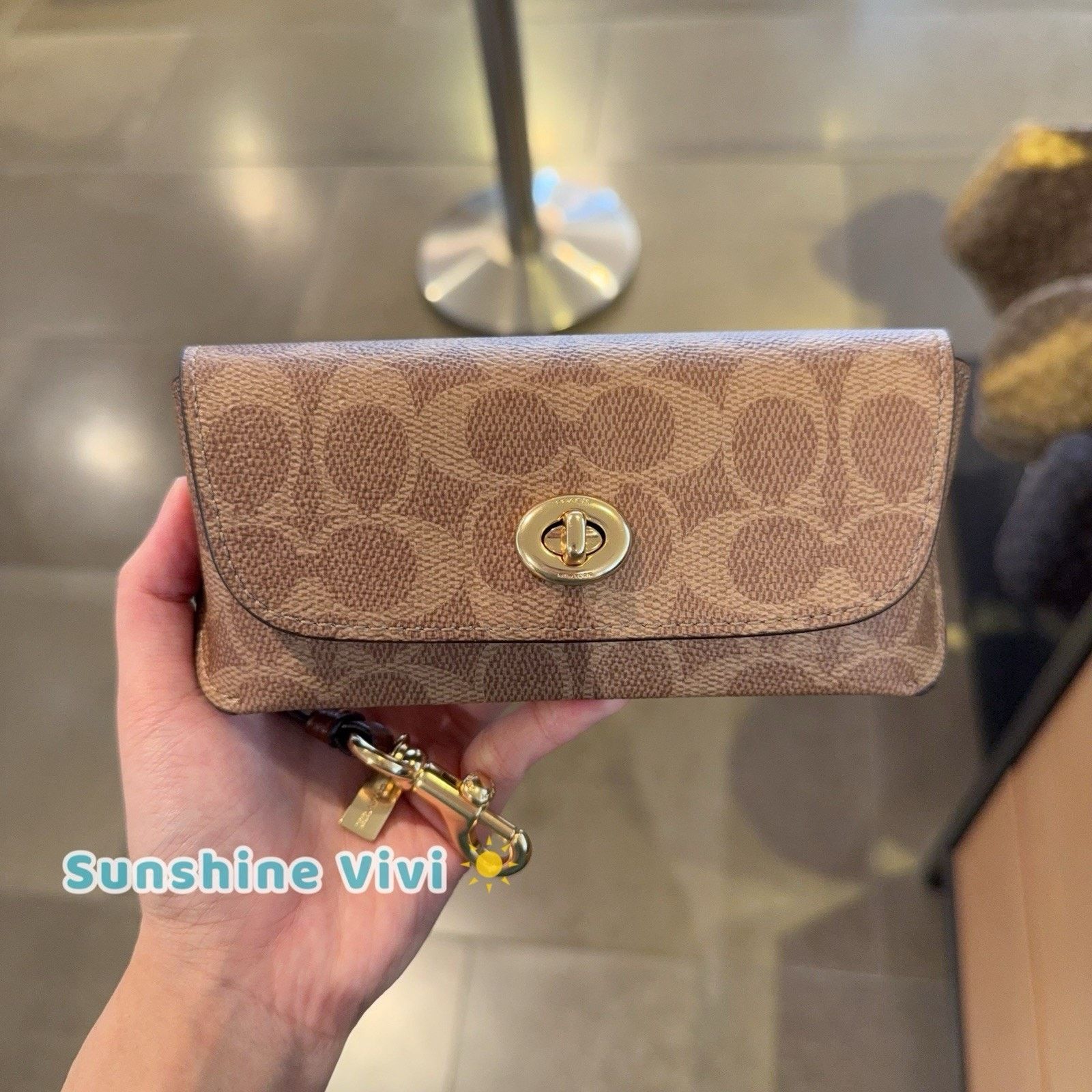 Coach NWT Coach Sunglass Case CZ207 Tan Brown Signature Leather Size ONE SIZE - 3 Thumbnail
