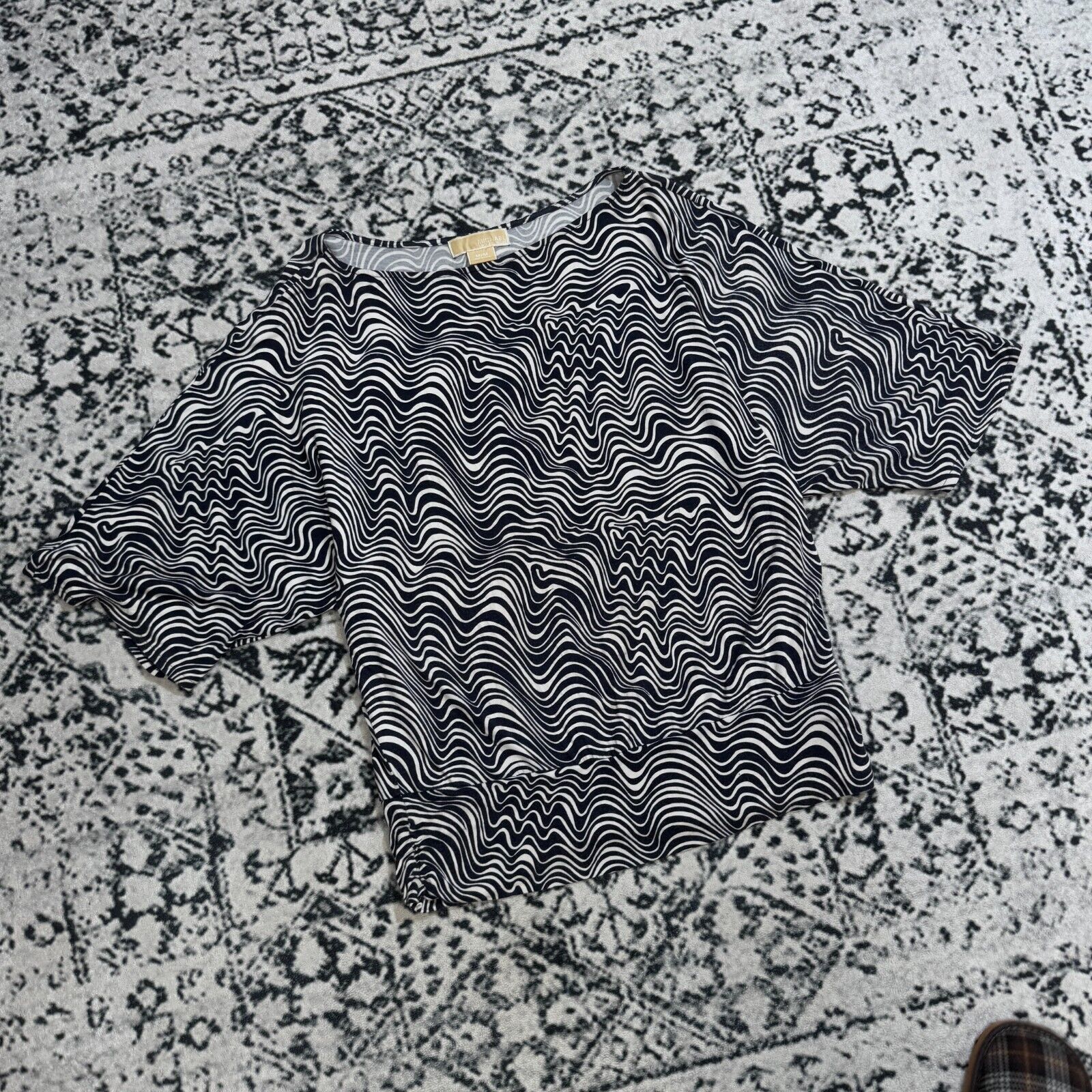 Michael Kors × Vintage Vintage 90s Michael Kors Black White Rayon Blouse Top Size M Size US M / EU 48-50 / 2 - 3 Thumbnail