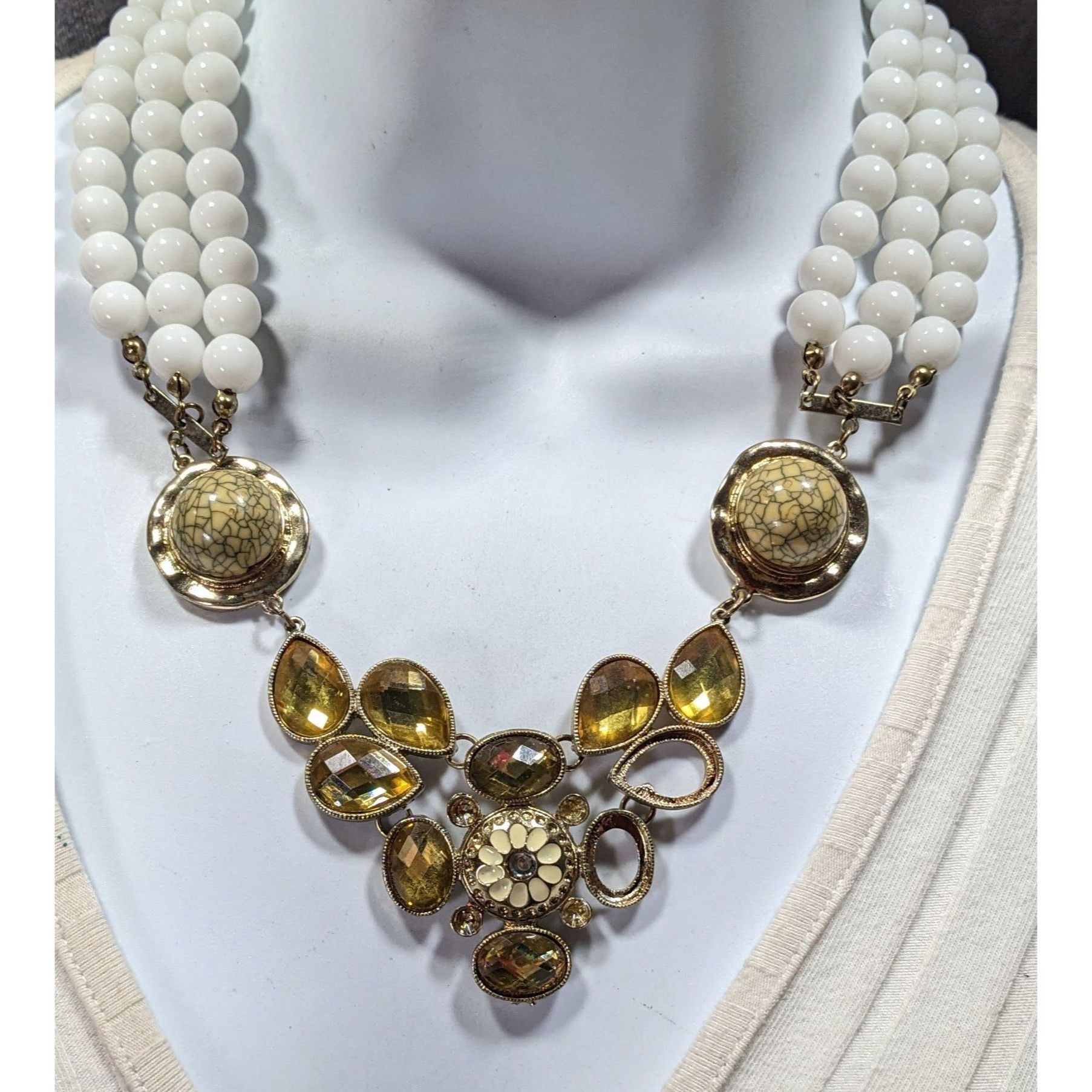 Other Vintage Floral Yellow And White Beaded Statement Necklace Size ONE SIZE - 2 Thumbnail