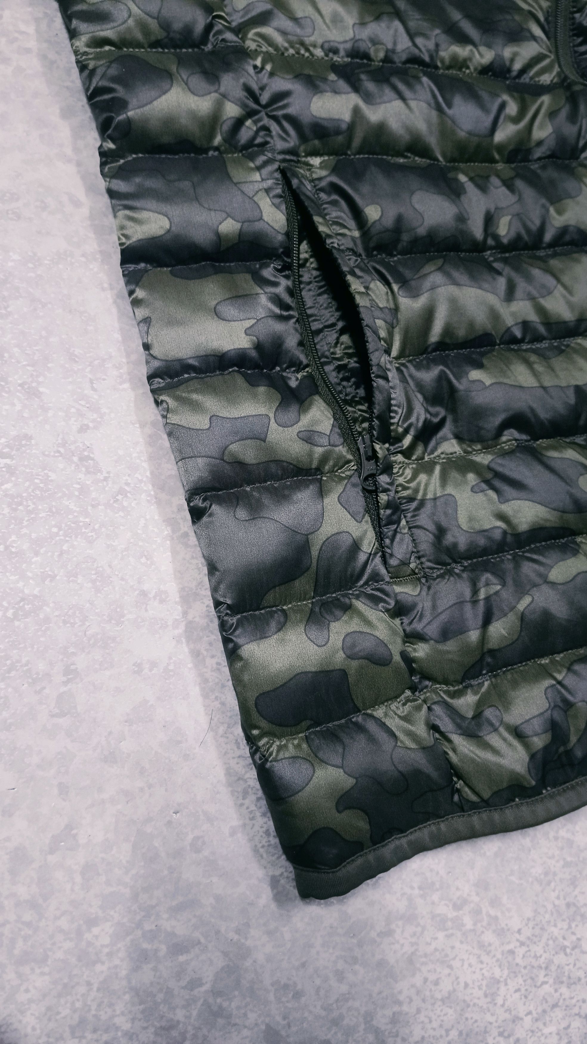 Uniqlo Uniqlo Camouflage Light Down Jacket Size US M / EU 48-50 / 2 - 6 Thumbnail