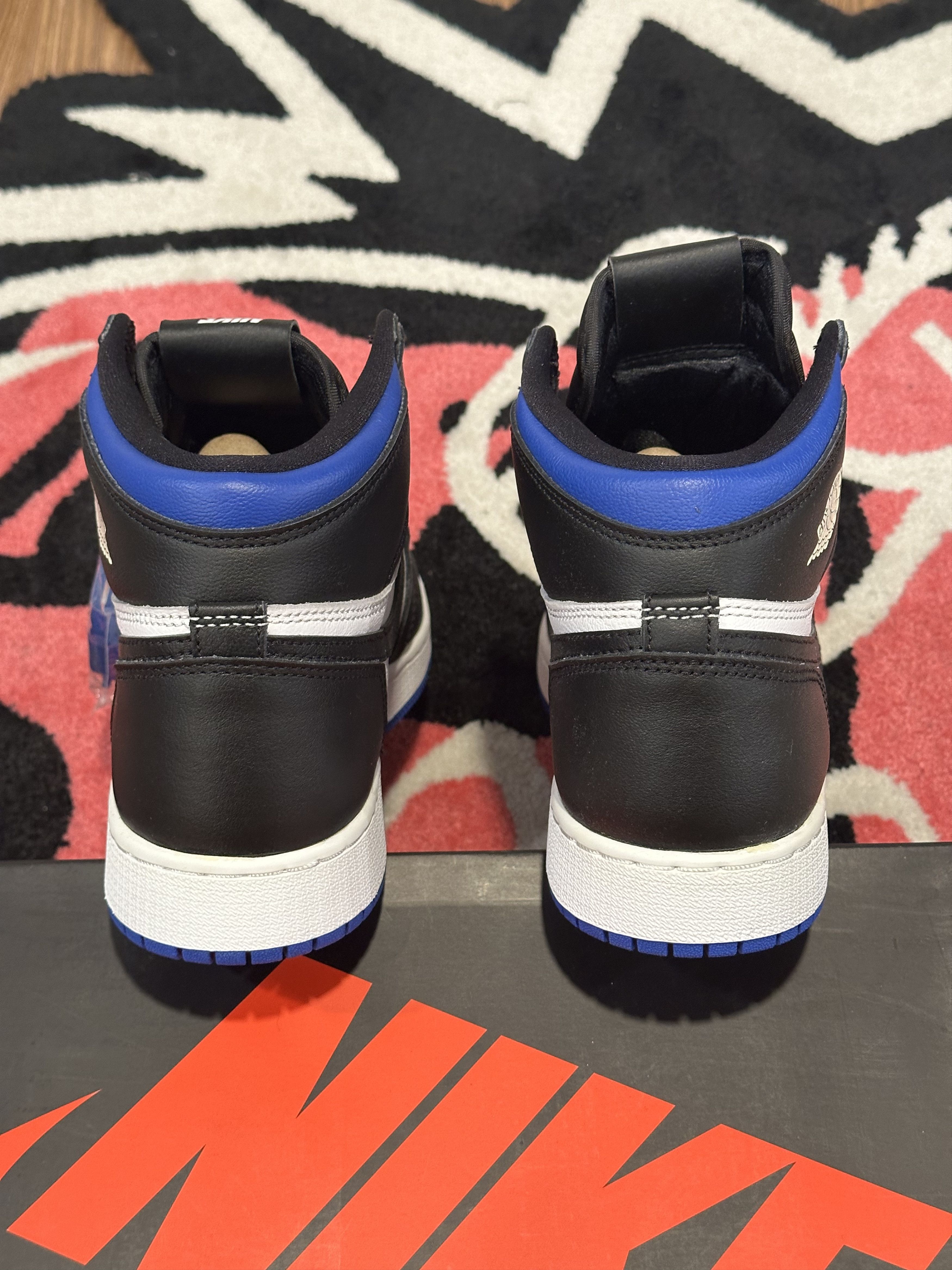 Jordan Brand × Nike Jordan 1 Retro High Royal Toe 6 (GS) Size US 6 / EU 39 - 7 Thumbnail