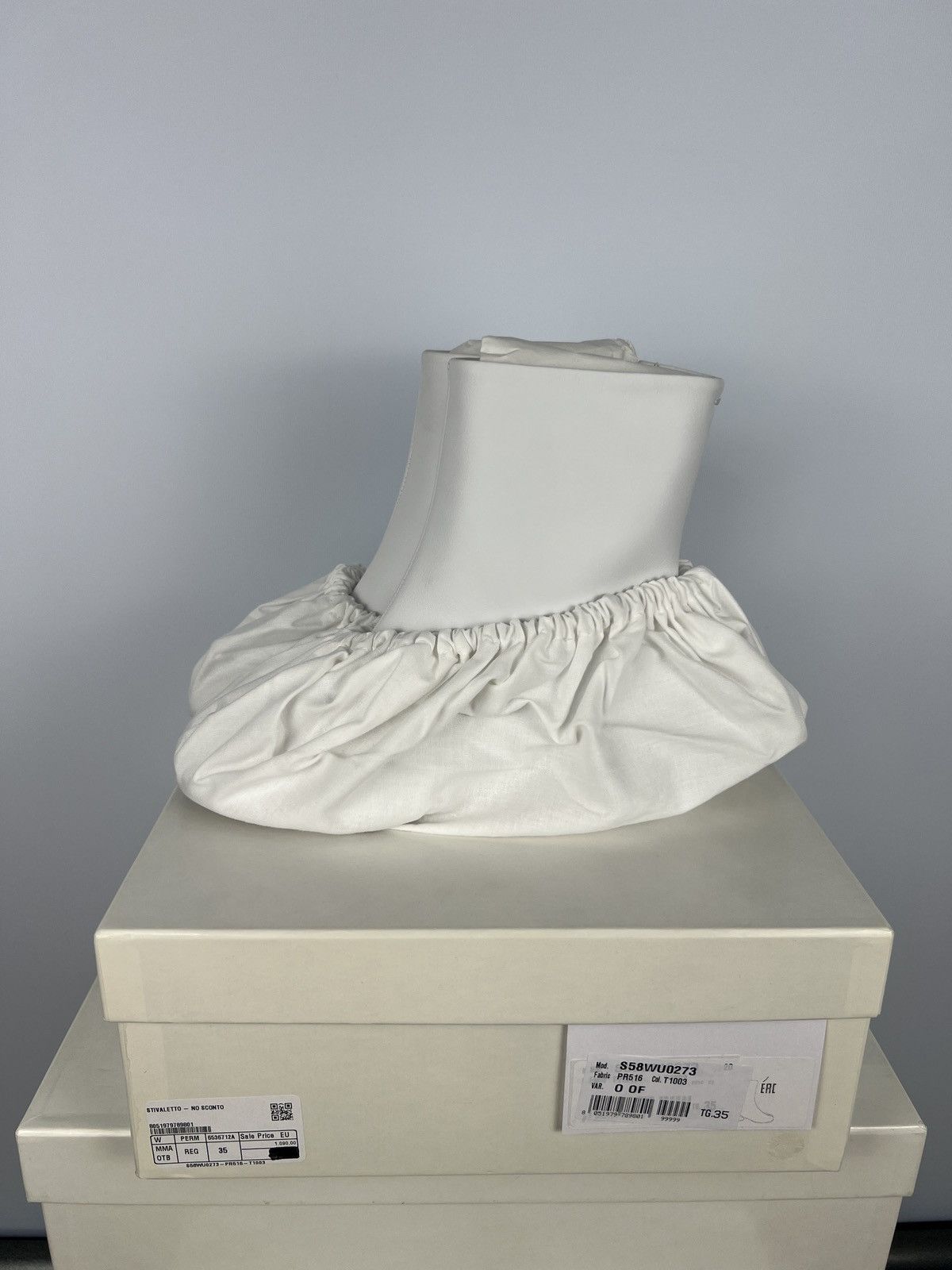 Maison Margiela White Tabi Heels Maison Martin Margiela (new with tags) Size US 5 / IT 35 - 8 Thumbnail