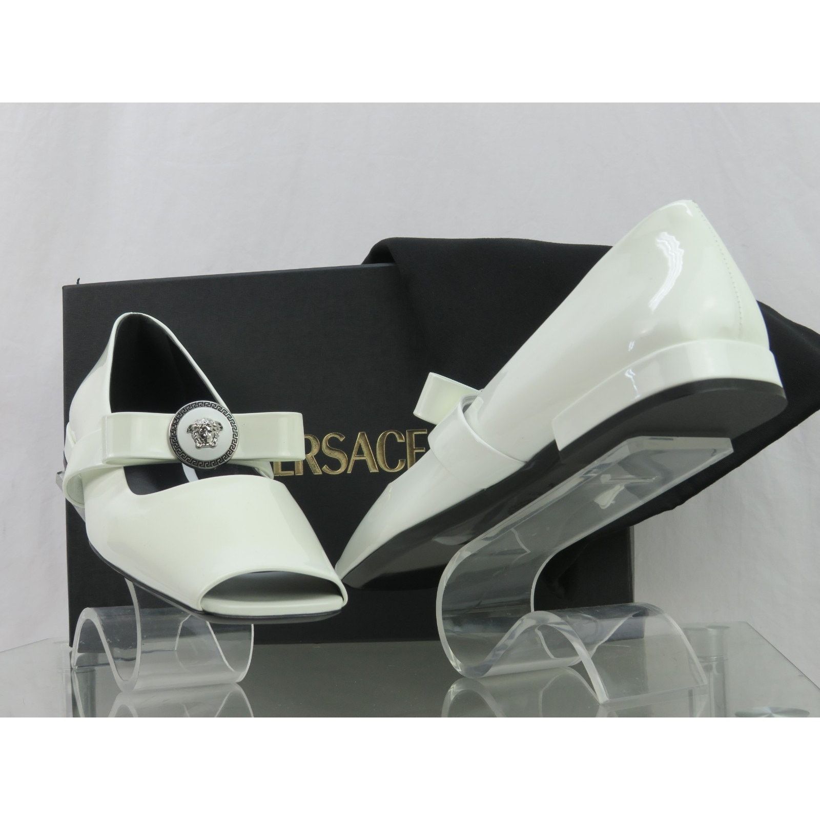 Versace VERSACE WHITE PATENT LEATHER COIN MEDUSA HEAD BOW FLATS 39 Size US 9 / IT 39 - 4 Thumbnail