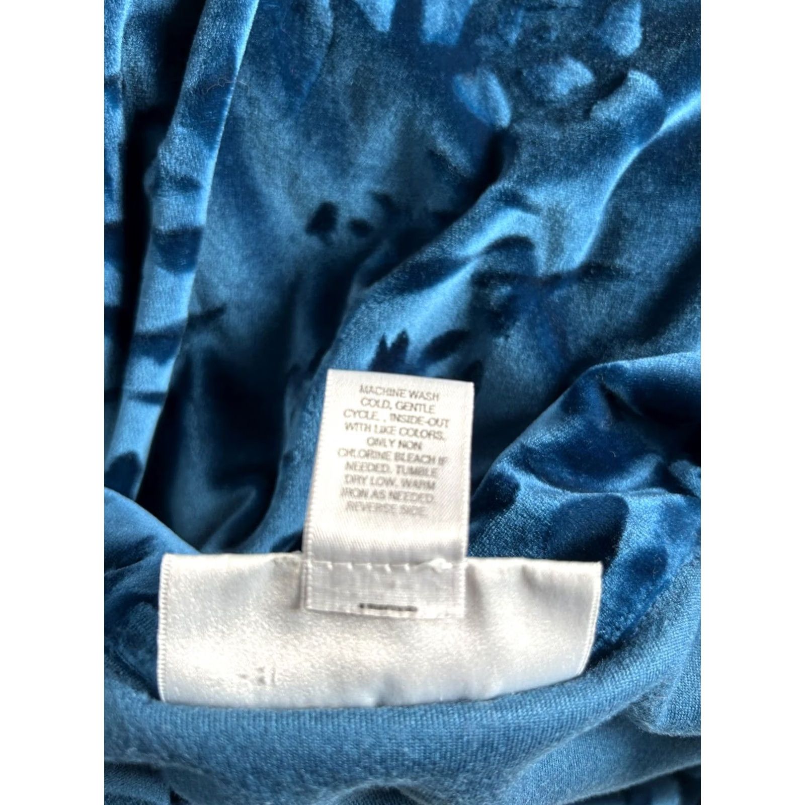 Diane von Furstenberg Diane von Furstenberg Shirt Womens 1X Blue Velvet Floral Button Long Sleeve Size XL / US 12-14 / IT 48-50 - 5 Thumbnail