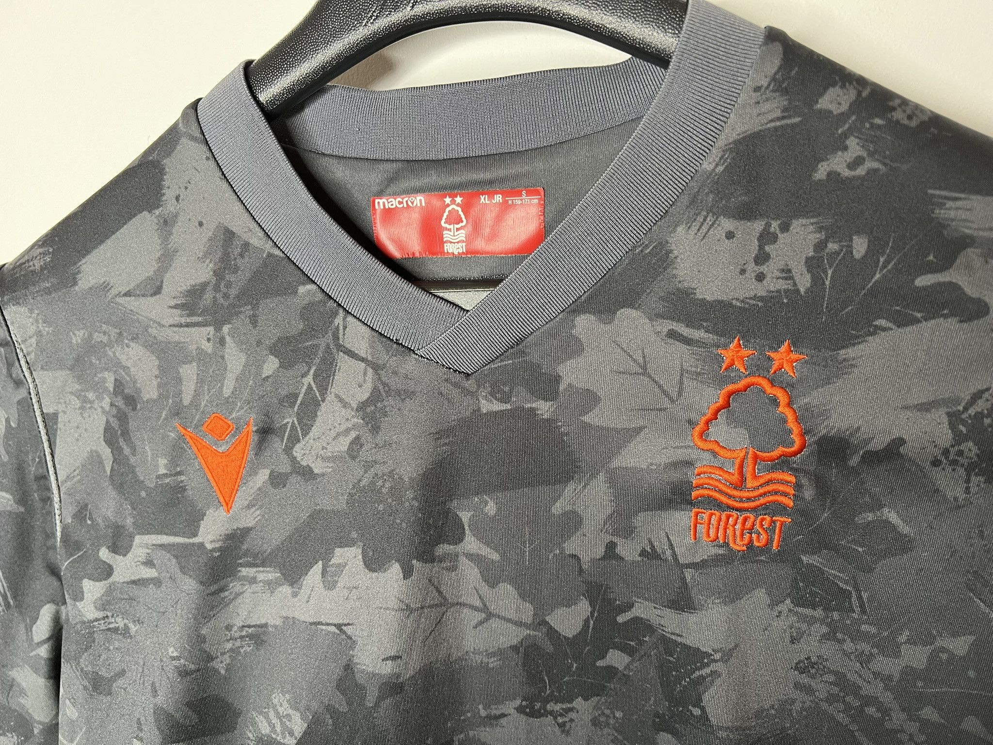 Macron NOTTINGHAM FOREST 2020 2021 AWAY FOOTBAL SHIRT SOCCER JERSEY Size US S / EU 44-46 / 1 - 3 Thumbnail