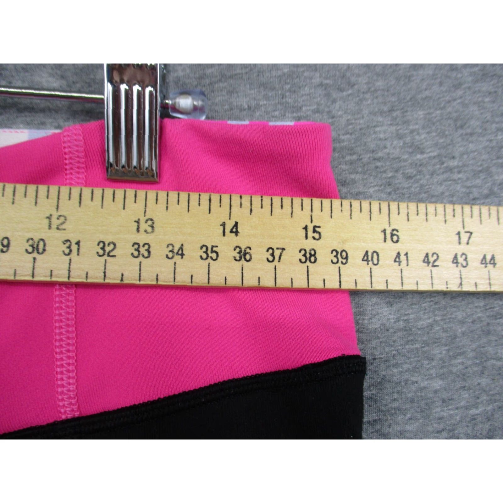 Lululemon Lululemon Capri Pants 8 Womens Slit Cropped Activewear Black Pink Waistband Logo Pants Women 8 Pink Slit Cropped Capri Logo Activewear Size 30" / US 8 / IT 44 - 2 Thumbnail
