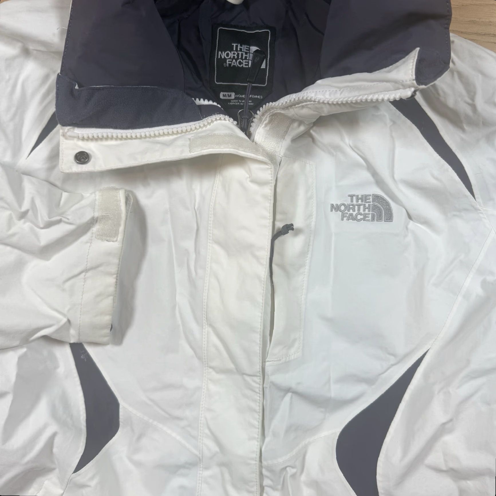 The North Face VINTAGE North Face Hooded Jacket Windbreaker Triclimate White Womens Medium Size M / US 6-8 / IT 42-44 - 4 Thumbnail